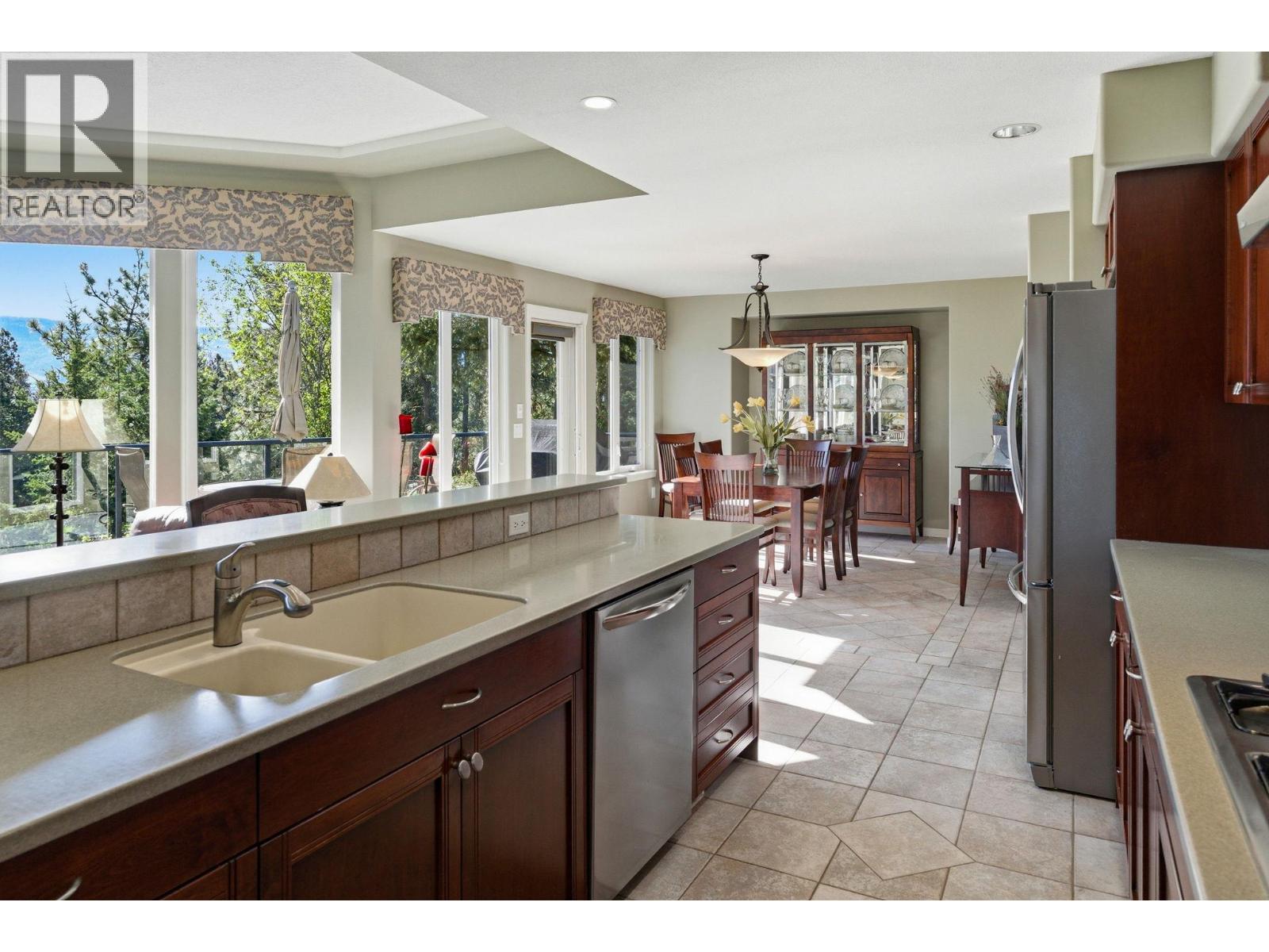 2229 Capistrano Drive, Kelowna, British Columbia  V1V 2A2 - Photo 8 - 10383569