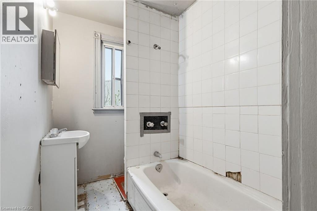 39 Munroe Street, Hamilton, Ontario  L8L 3V6 - Photo 16 - 40825292