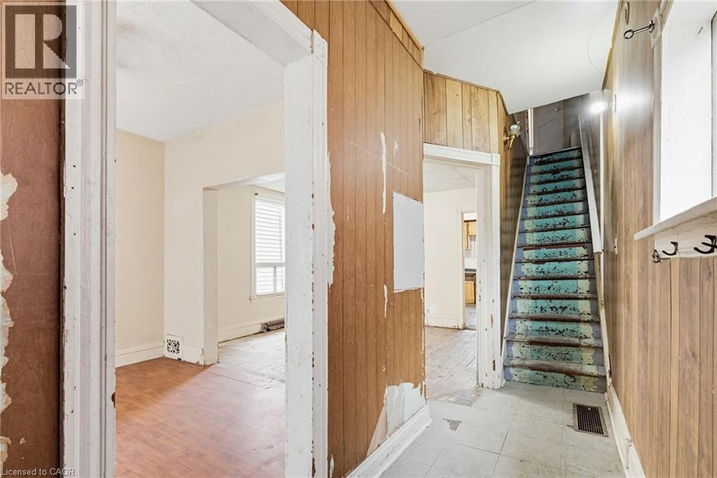 39 Munroe Street, Hamilton, Ontario  L8L 3V6 - Photo 3 - 40825292