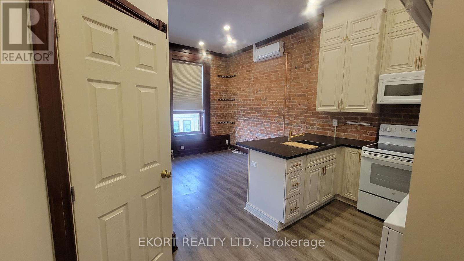 5 - 251 Front Street, Belleville (Belleville Ward), Ontario  K8N 2Z6 - Photo 2 - X13059082