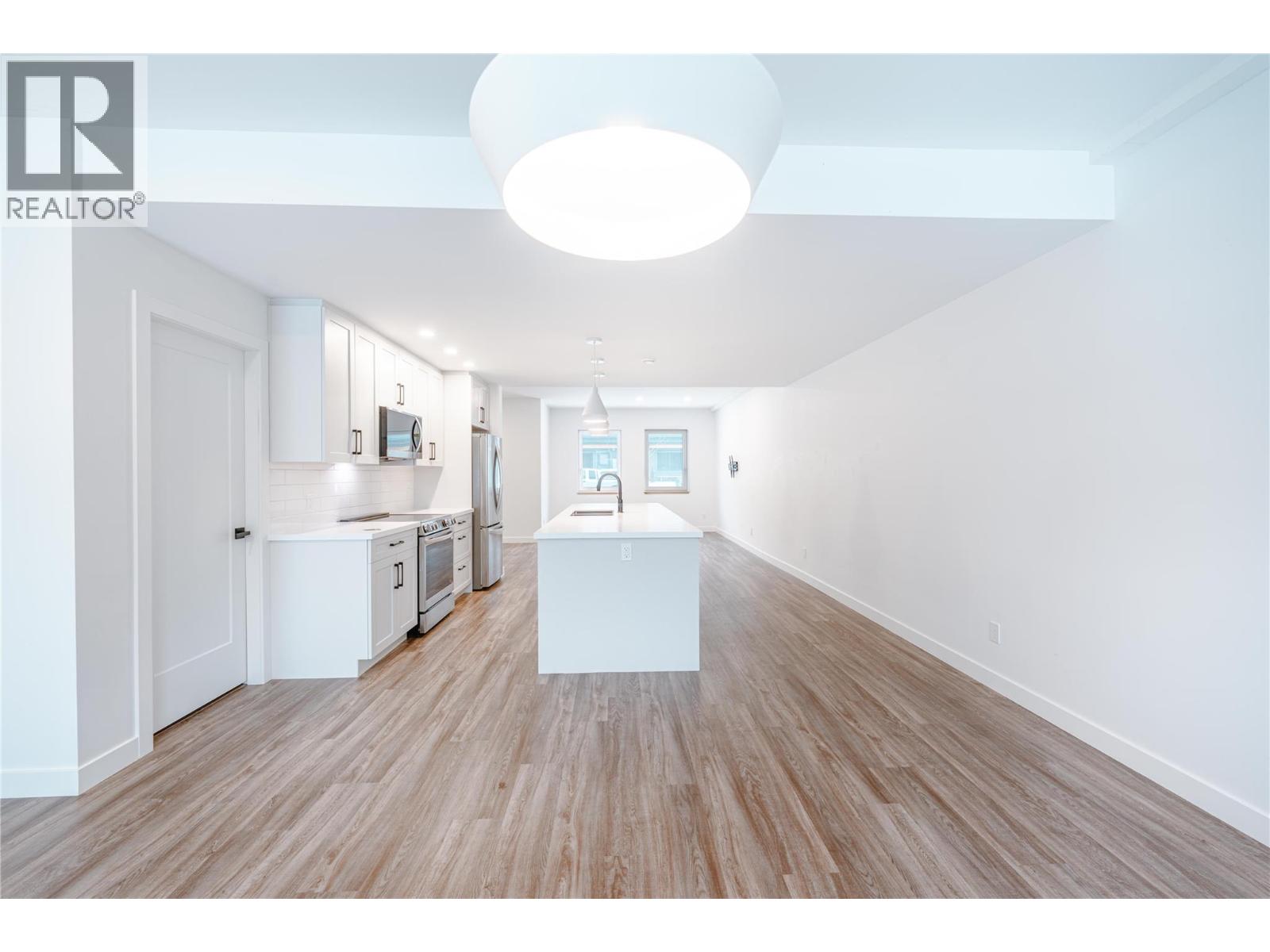 1039 Keystone Crescent, Revelstoke, British Columbia  V0E 2S3 - Photo 3 - 10372873