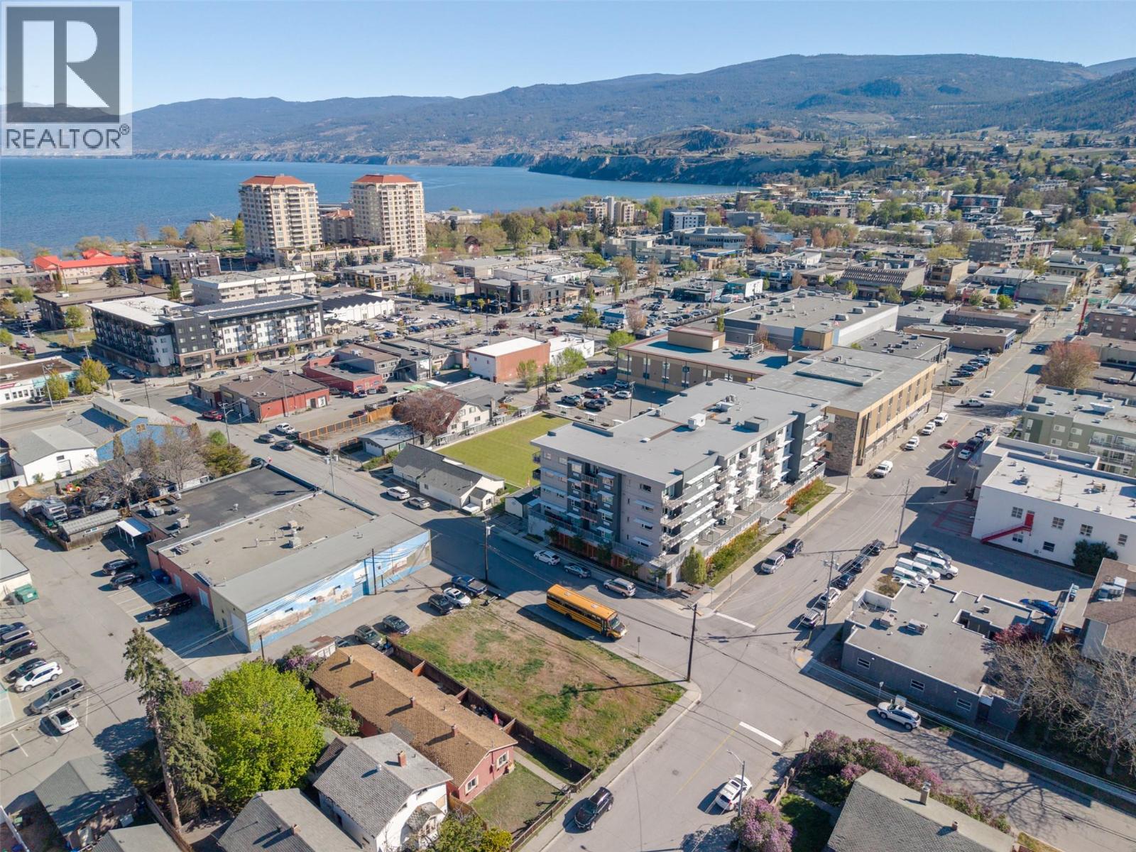 303 Nanaimo Avenue W, Penticton, British Columbia  V2A 1N8 - Photo 3 - 10385007