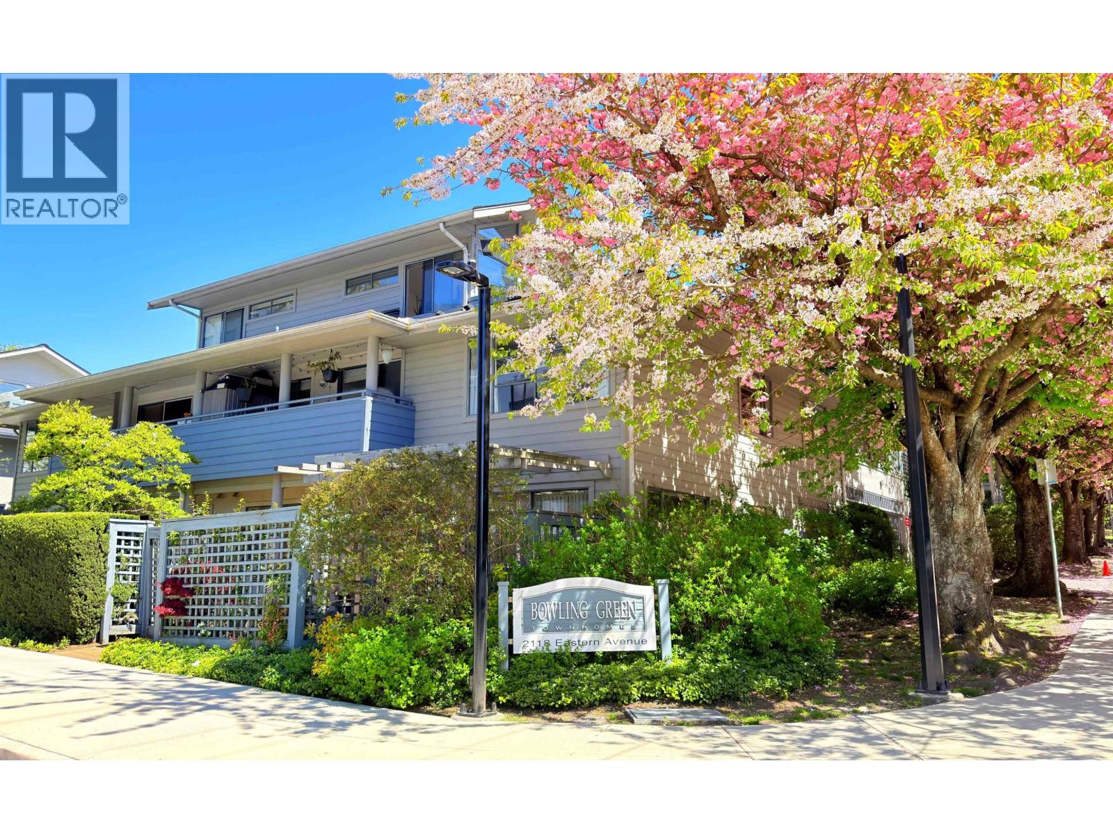 10 2118 EASTERN AVENUE, North Vancouver, British Columbia