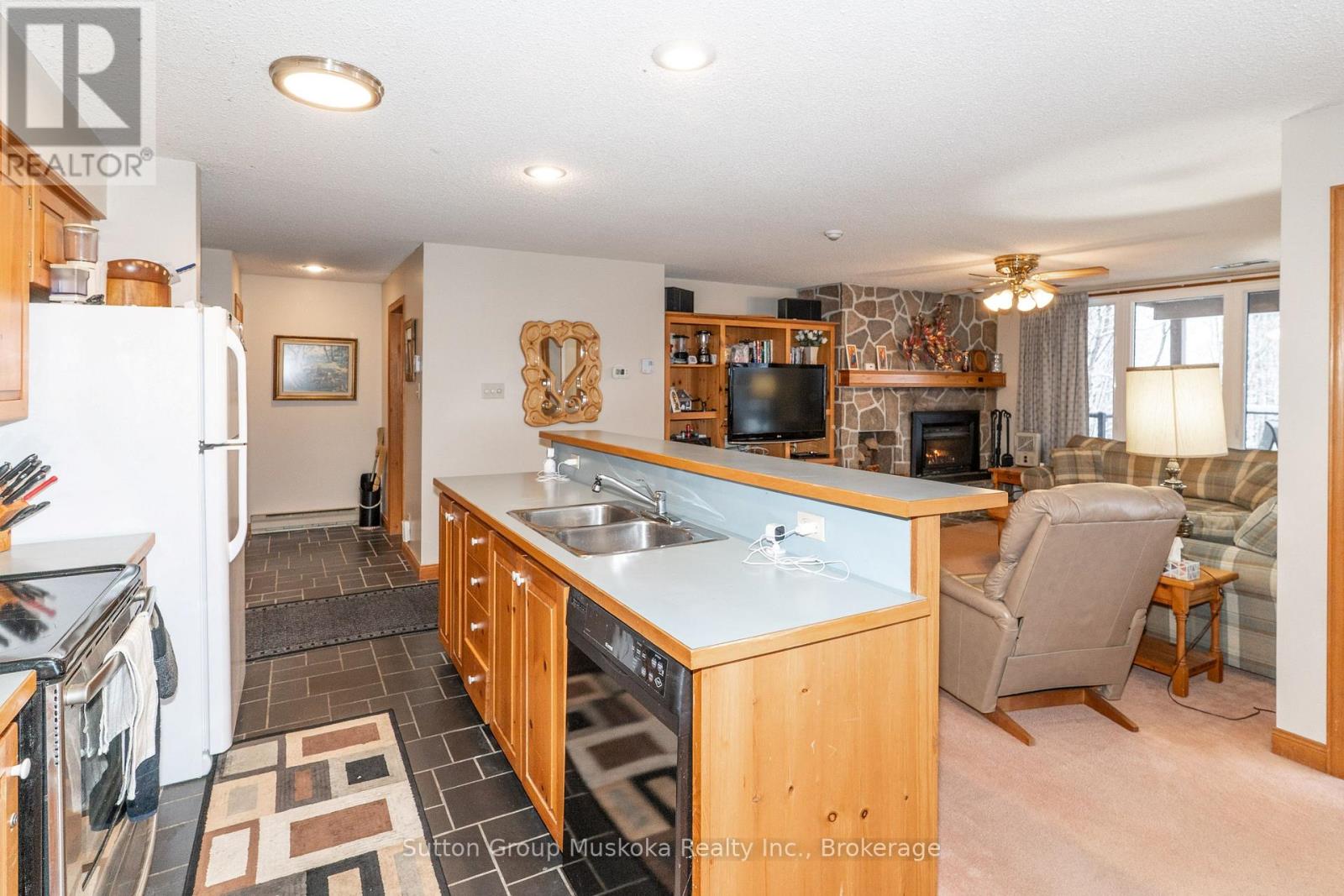 22-102 Oakridge - Deerhurst Resort Drive, Huntsville, Ontario  P1H 2E8 - Photo 8 - X12904142