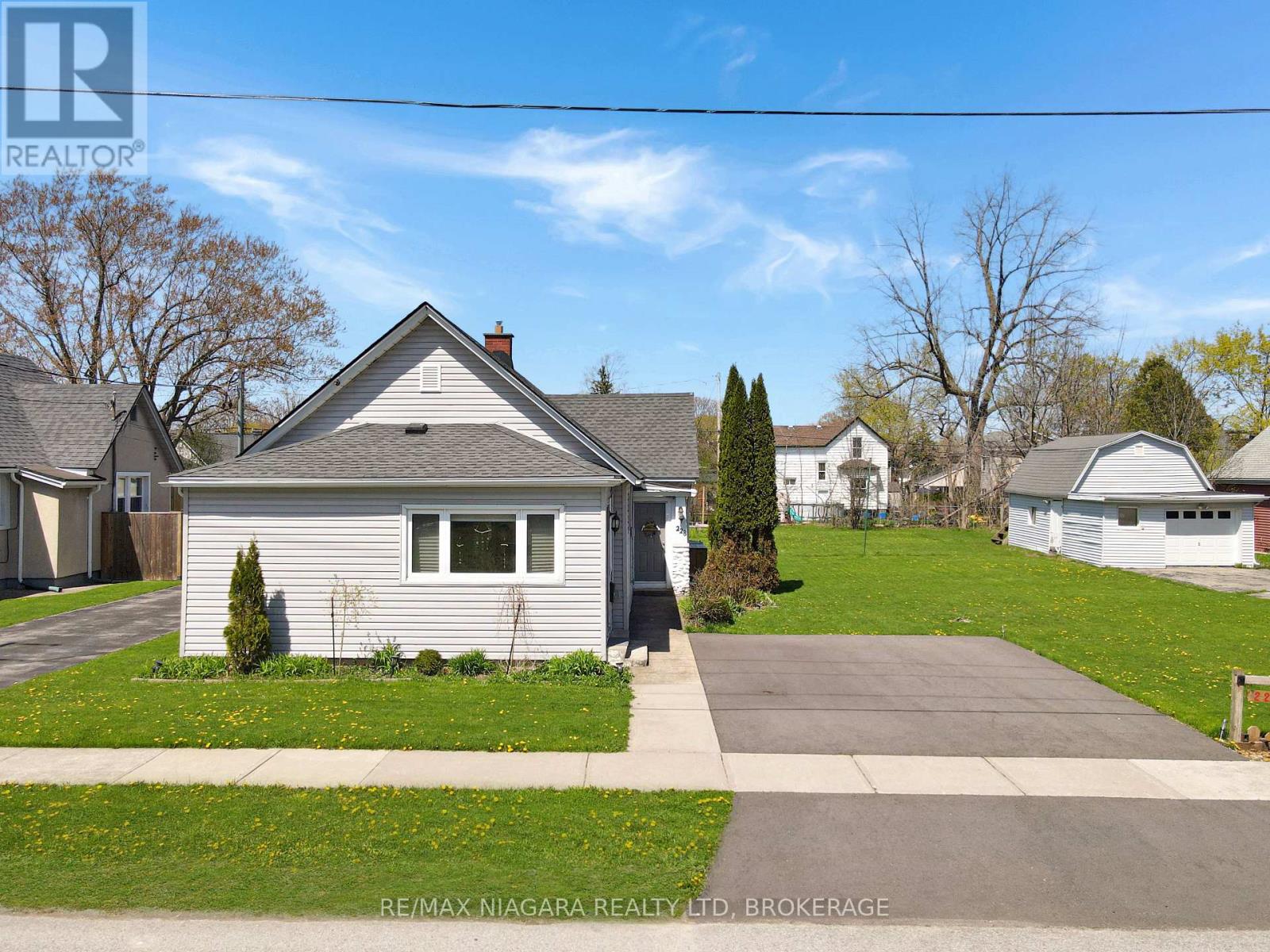 228 Courtwright Street, Fort Erie (Central), Ontario  L2A 2R8 - Photo 2 - X13059158