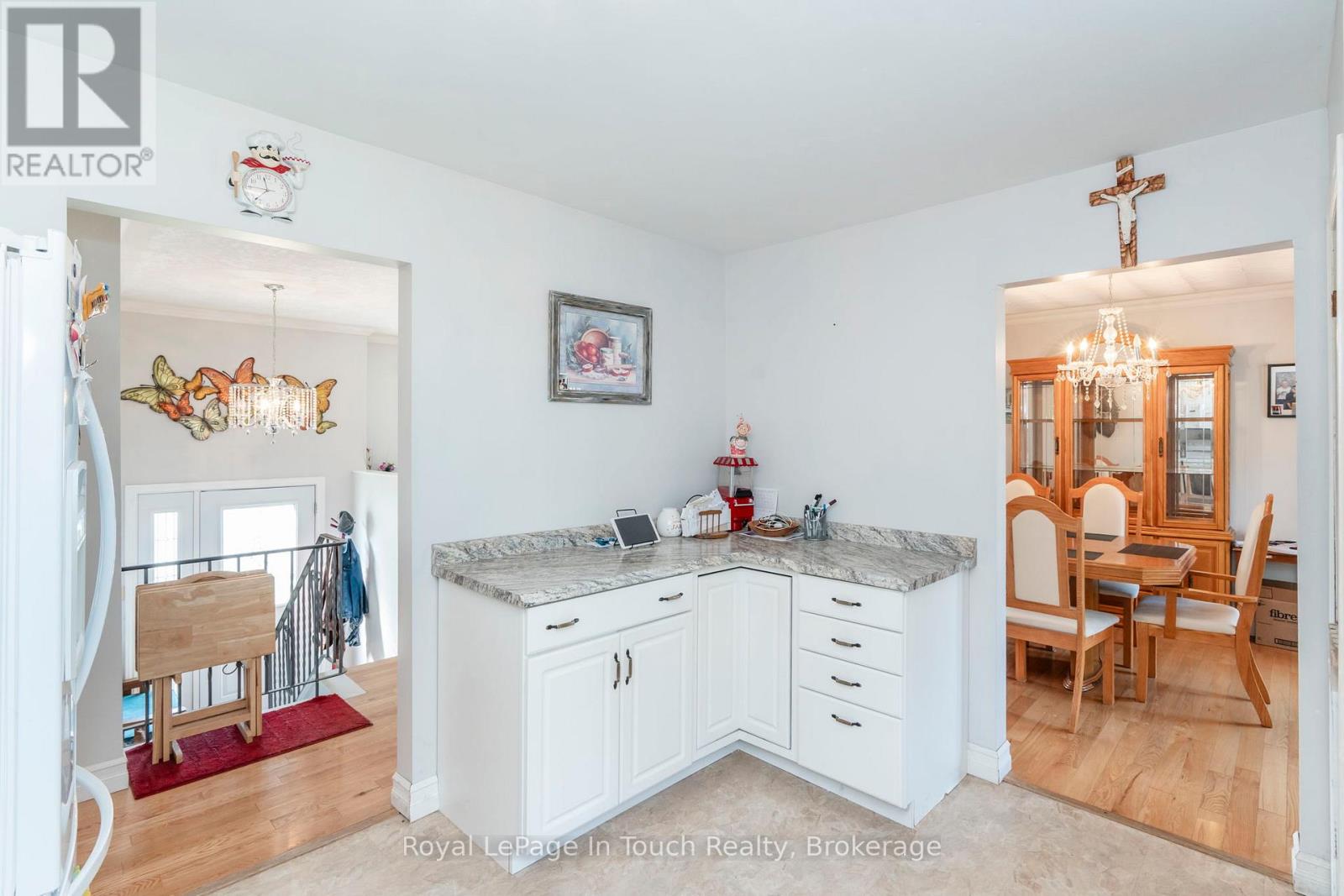 32 Bridle Road, Penetanguishene, Ontario  L9M 1J5 - Photo 4 - S13059230