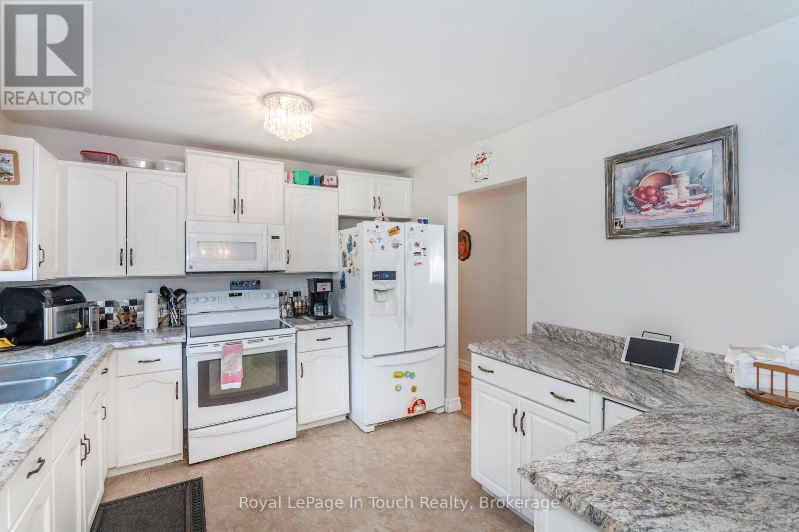 32 Bridle Road, Penetanguishene, Ontario  L9M 1J5 - Photo 5 - S13059230