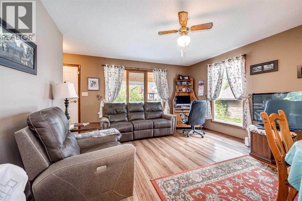 5005 43 Street E, Sylvan Lake, Alberta  T4S 1C1 - Photo 2 - A2296502