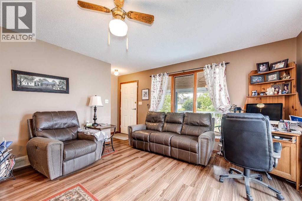 5005 43 Street E, Sylvan Lake, Alberta  T4S 1C1 - Photo 3 - A2296502