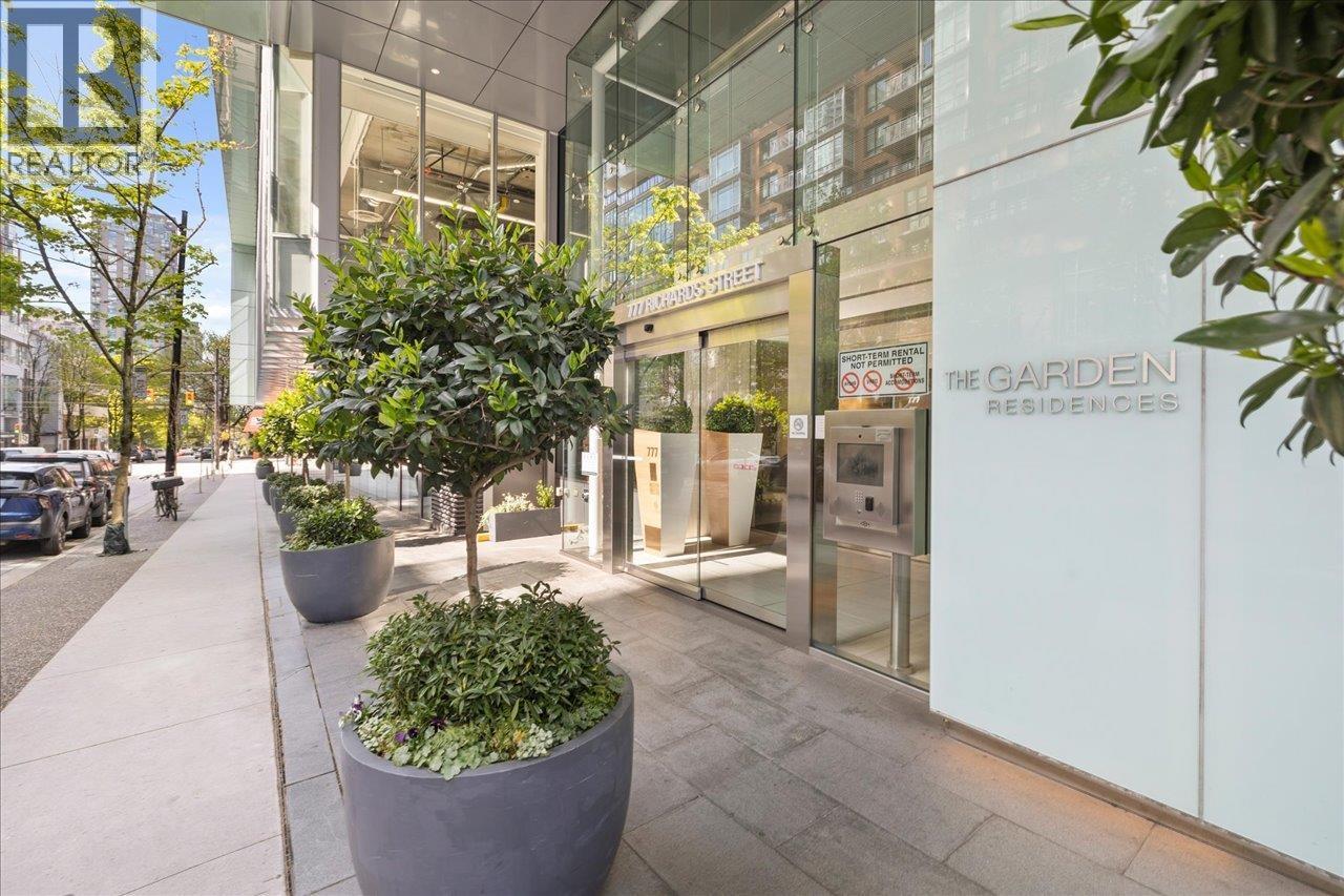 3211 777 Richards Street, Vancouver, British Columbia  V6B 0M6 - Photo 2 - R3117305