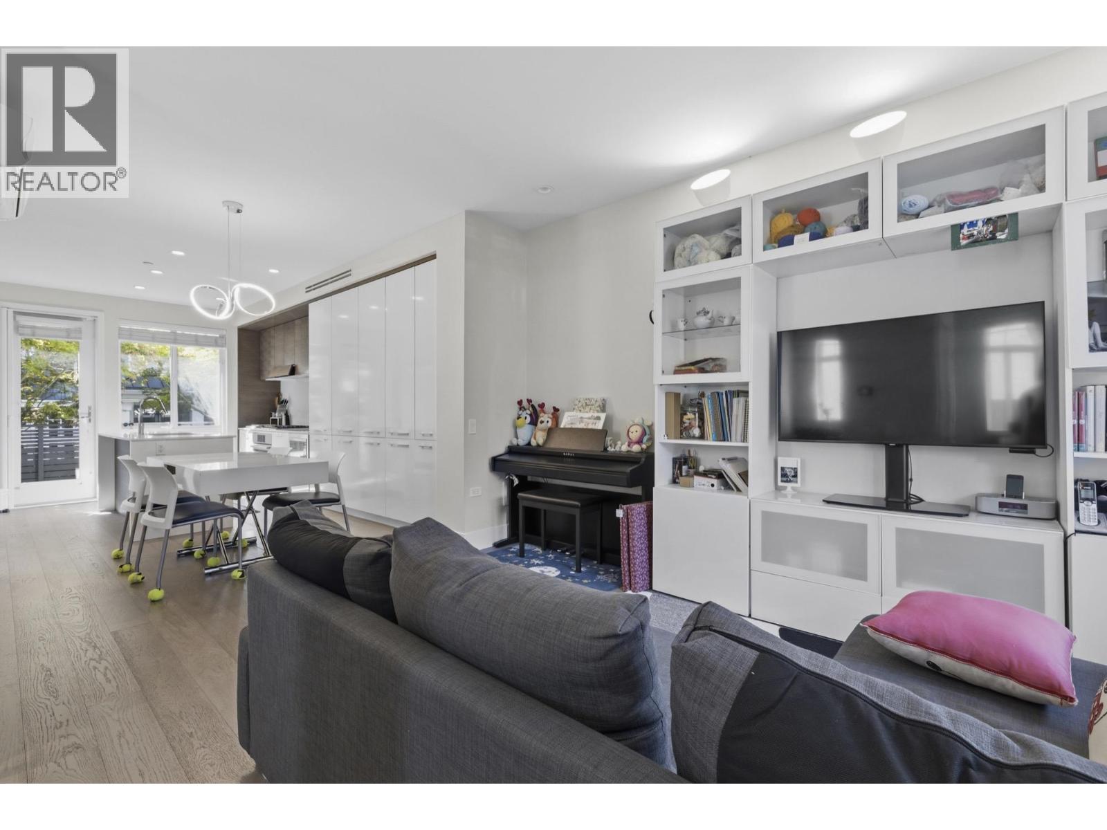 276 W 62nd Avenue, Vancouver, British Columbia  V5X 0H1 - Photo 3 - R3117352