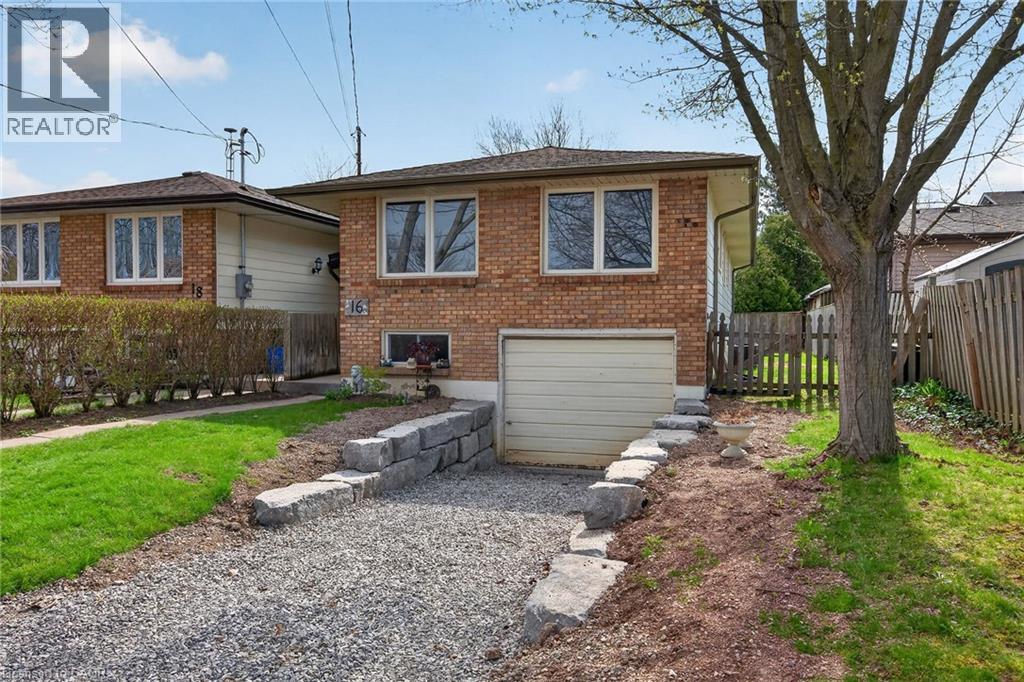 16 MACCOLL Place, Caledonia, Ontario