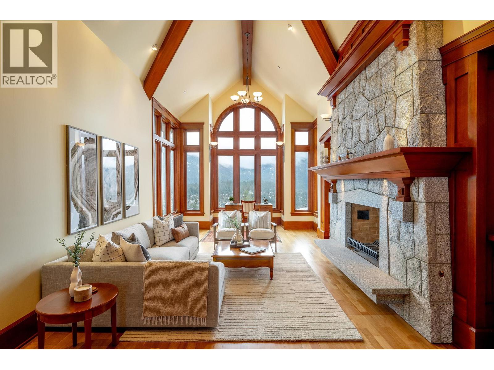 3833 Sunridge Drive, Whistler, British Columbia  V8E 0W1 - Photo 2 - R3117343