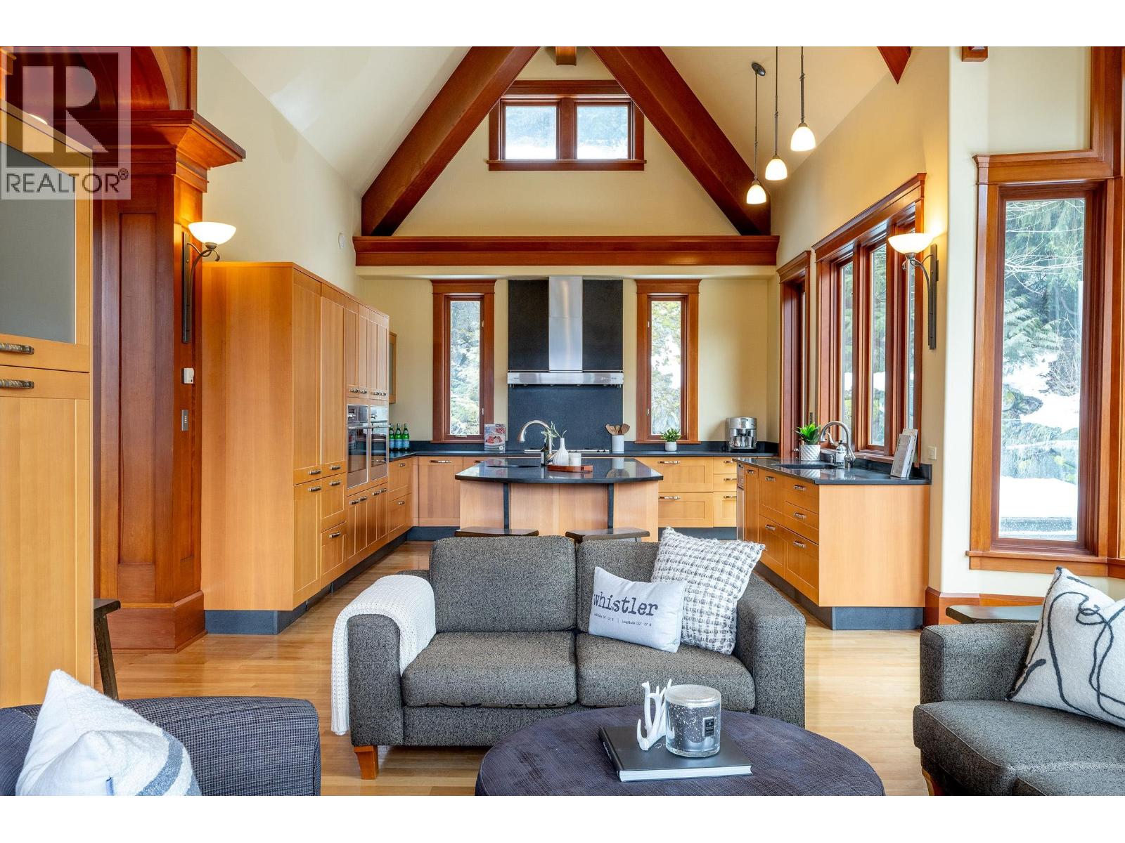 3833 Sunridge Drive, Whistler, British Columbia  V8E 0W1 - Photo 7 - R3117343