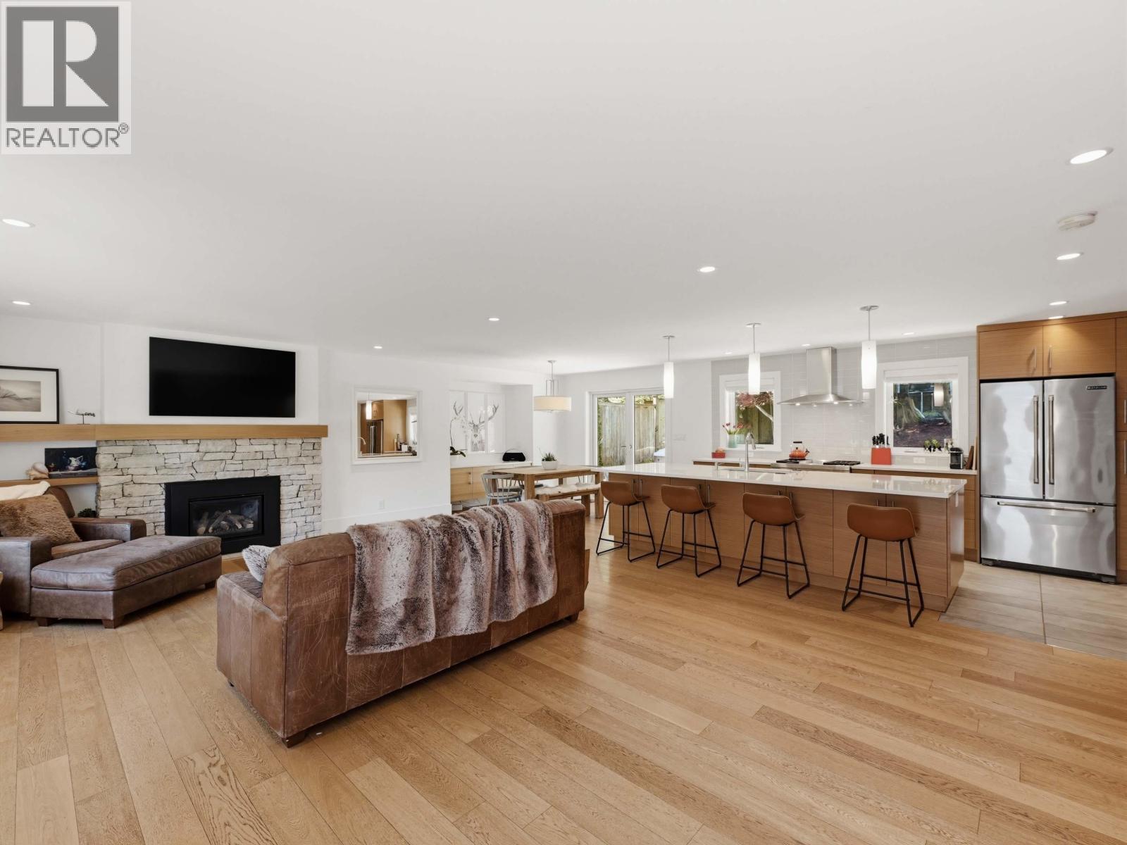 2708 Byron Road, North Vancouver, British Columbia  V7H 1M2 - Photo 2 - R3117370