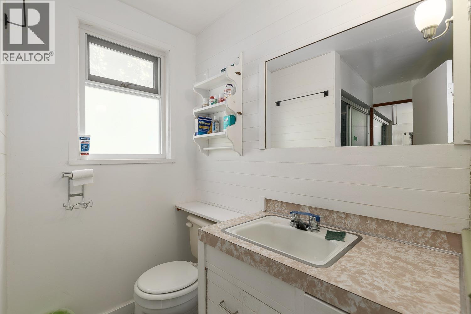 2002 E 13th Avenue, Vancouver, British Columbia  V5N 2C4 - Photo 13 - R3117376