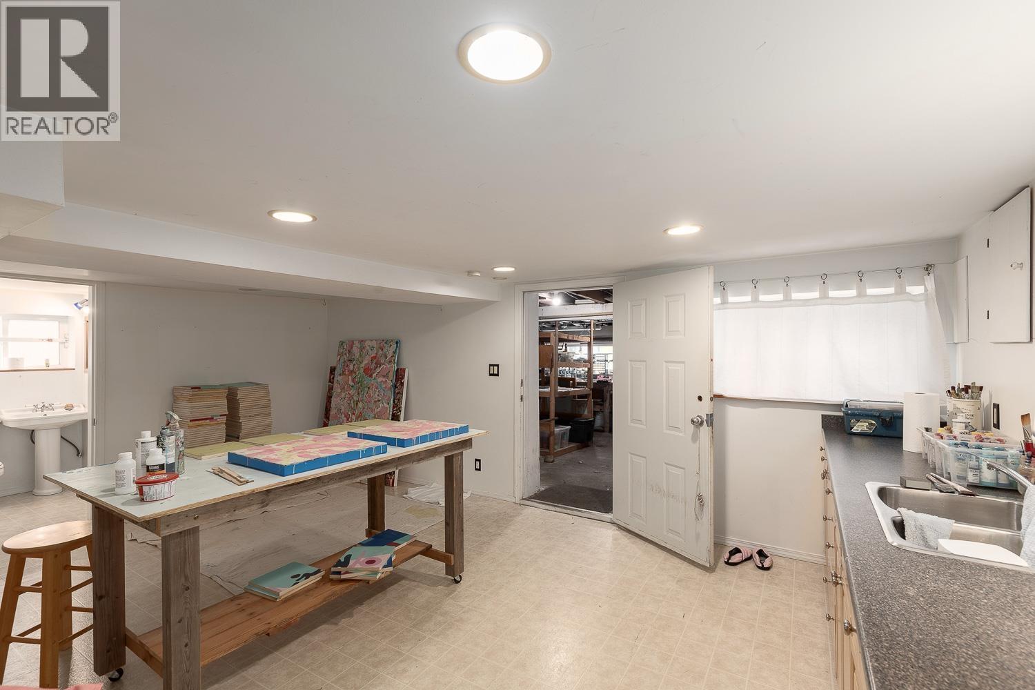 2002 E 13th Avenue, Vancouver, British Columbia  V5N 2C4 - Photo 25 - R3117376