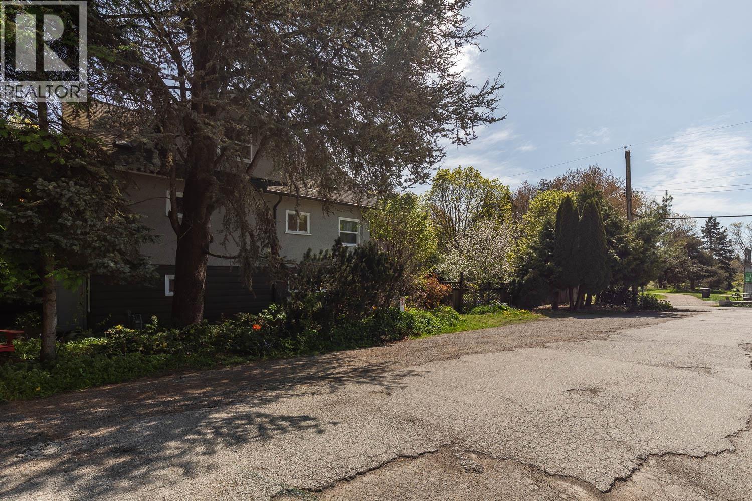 2002 E 13th Avenue, Vancouver, British Columbia  V5N 2C4 - Photo 27 - R3117376