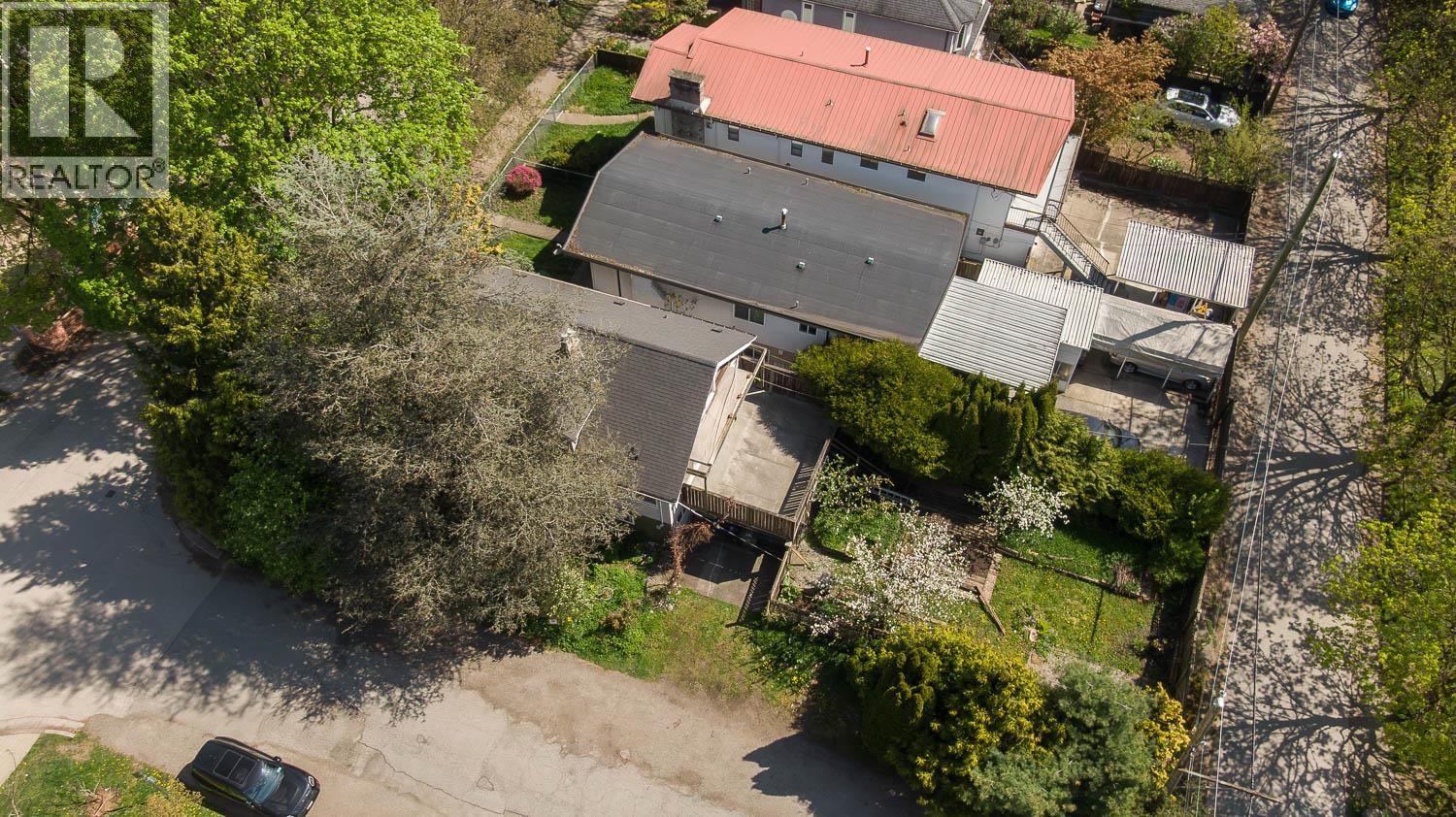 2002 E 13th Avenue, Vancouver, British Columbia  V5N 2C4 - Photo 3 - R3117376