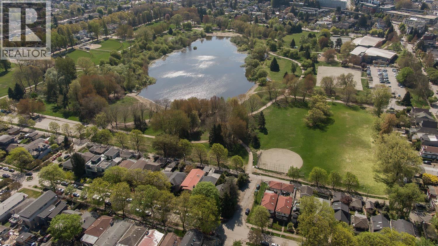 2002 E 13th Avenue, Vancouver, British Columbia  V5N 2C4 - Photo 4 - R3117376