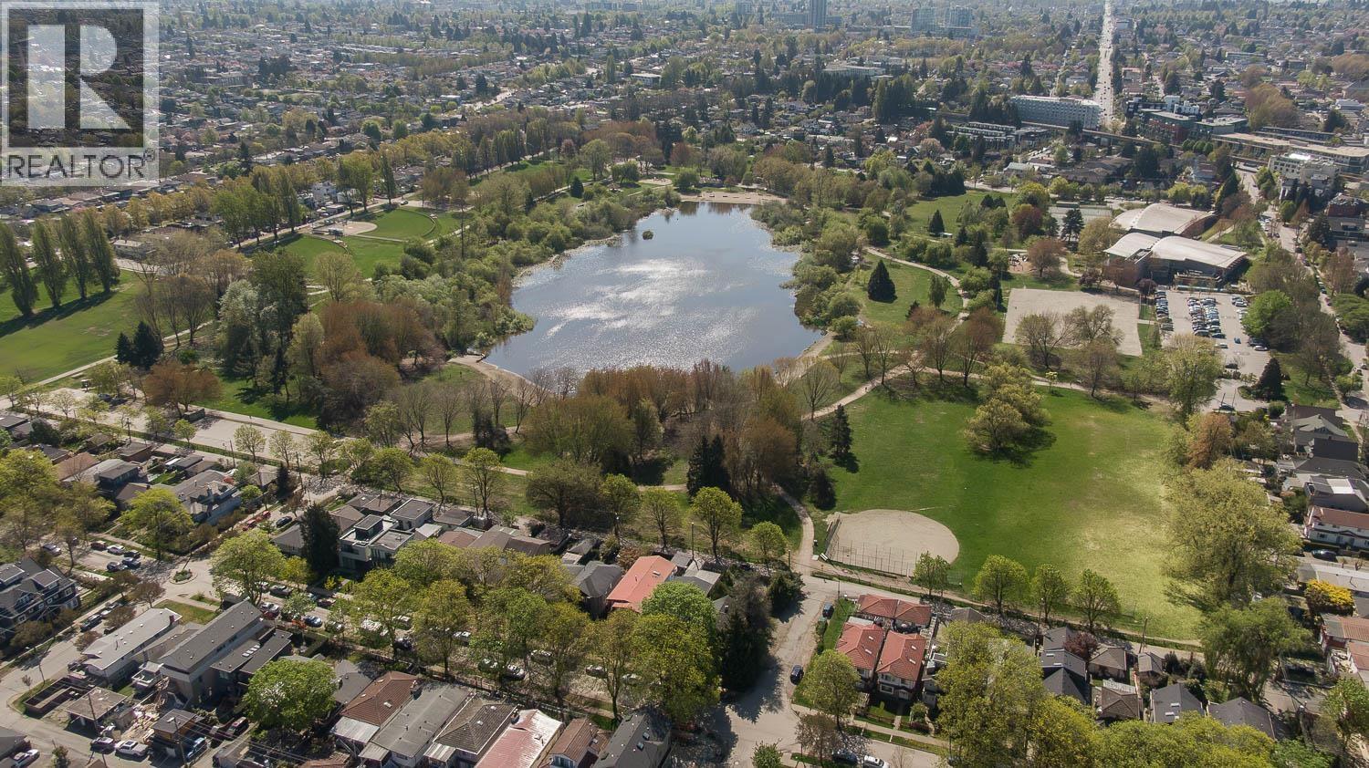 2002 E 13th Avenue, Vancouver, British Columbia  V5N 2C4 - Photo 5 - R3117376