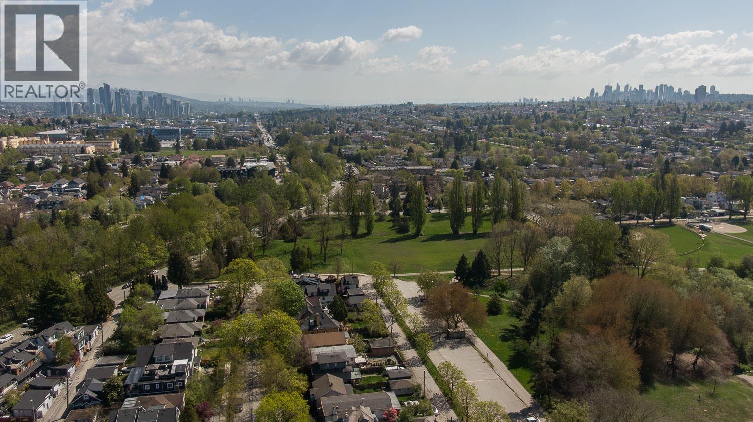 2002 E 13th Avenue, Vancouver, British Columbia  V5N 2C4 - Photo 8 - R3117376