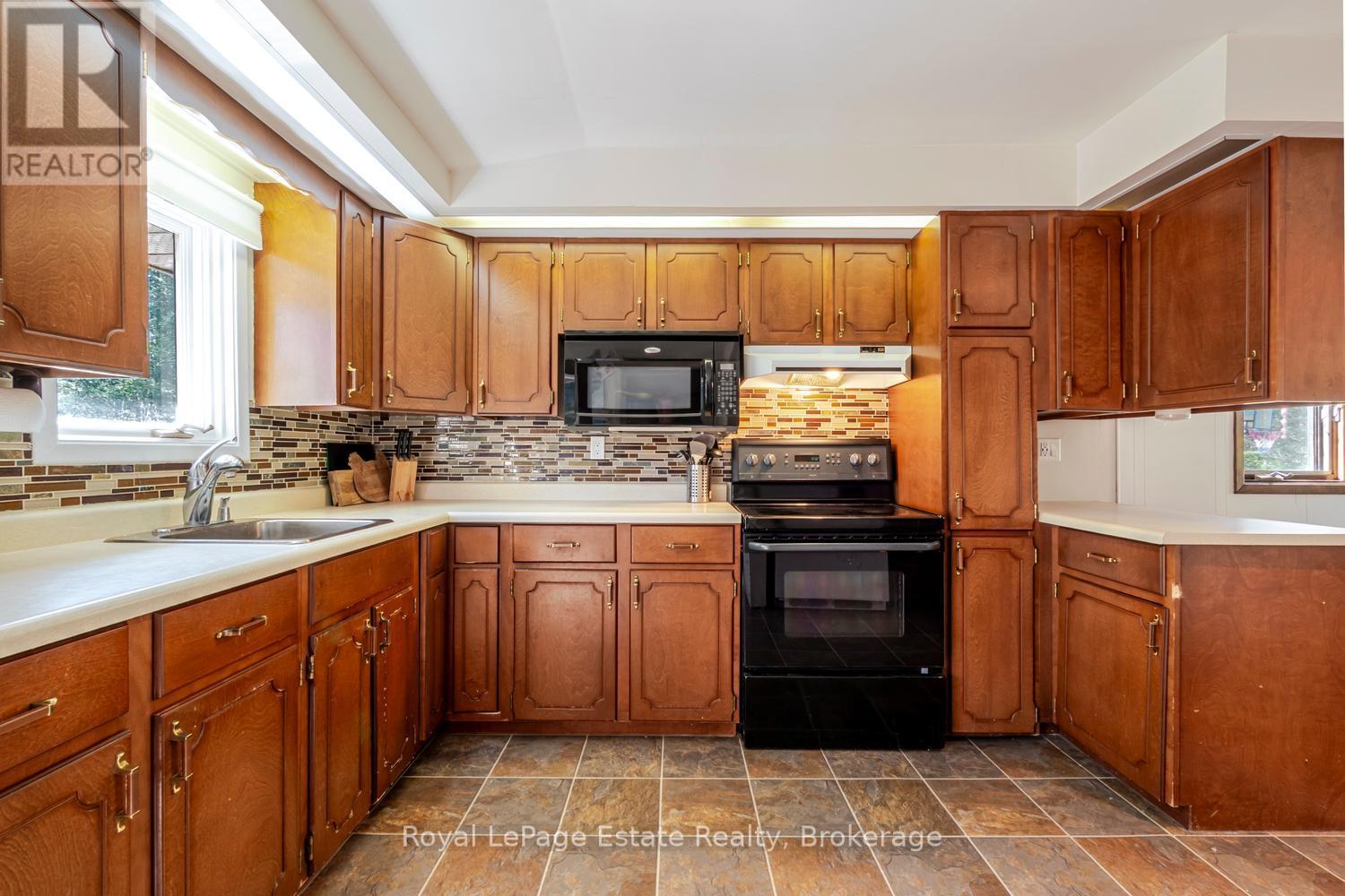 1207 Sauble Falls Road, South Bruce Peninsula, Ontario  N0H 2G0 - Photo 19 - X13059100