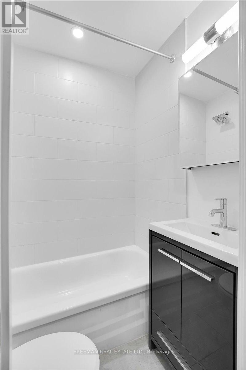 204 - 15 Thorburn Avenue, Toronto, Ontario  M6K 1C4 - Photo 11 - W12854642