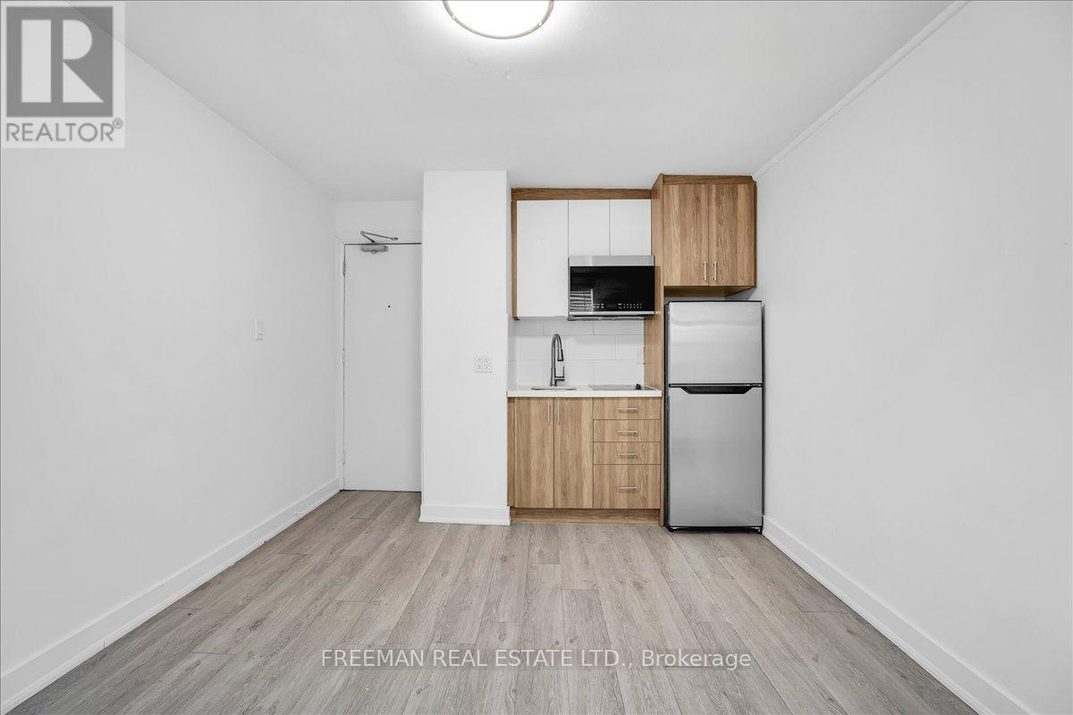 204 - 15 Thorburn Avenue, Toronto, Ontario  M6K 1C4 - Photo 7 - W12854642