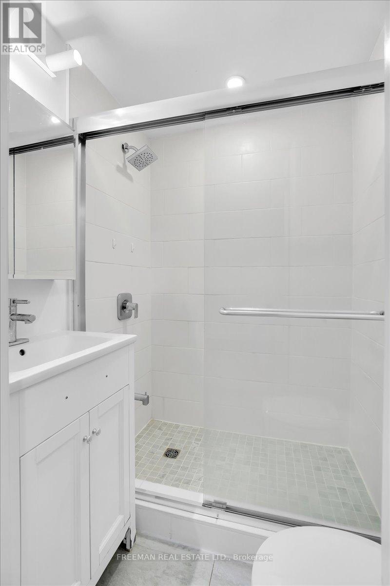 204 - 15 Thorburn Avenue, Toronto, Ontario  M6K 1C4 - Photo 8 - W12854642