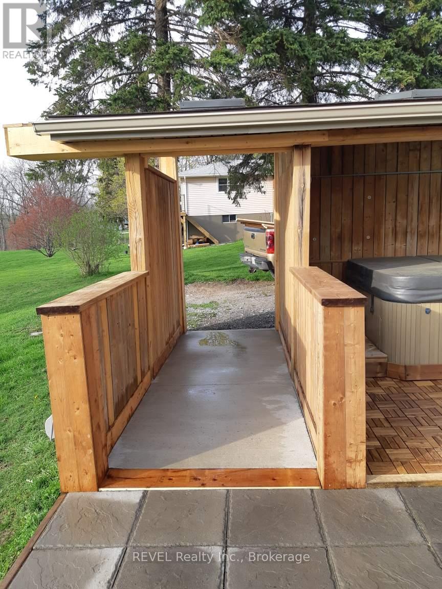 955 Ridge Road N, Fort Erie, Ontario  L0S 1N0 - Photo 35 - X12981136