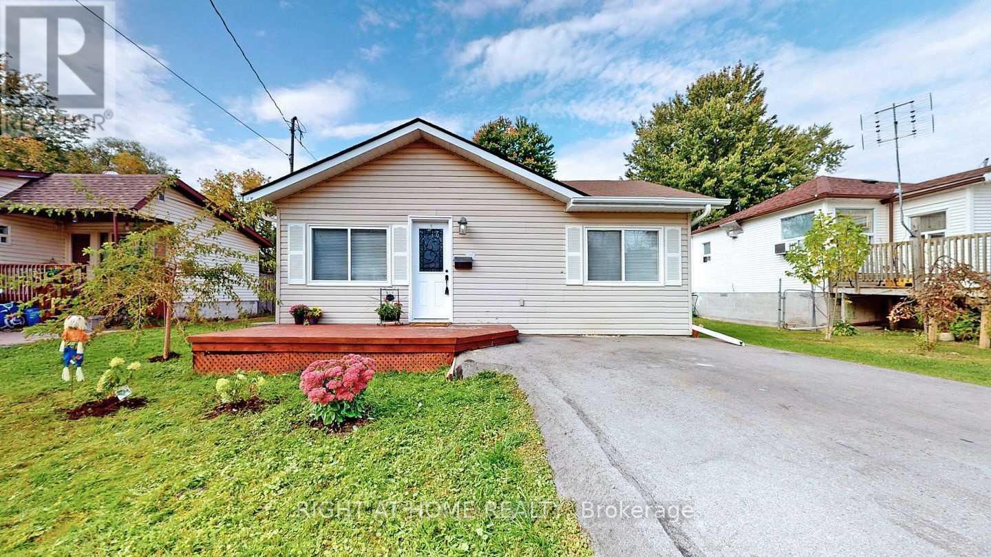 154 Garden Avenue, Georgina, Ontario  L4P 2L1 - Photo 1 - N13059232