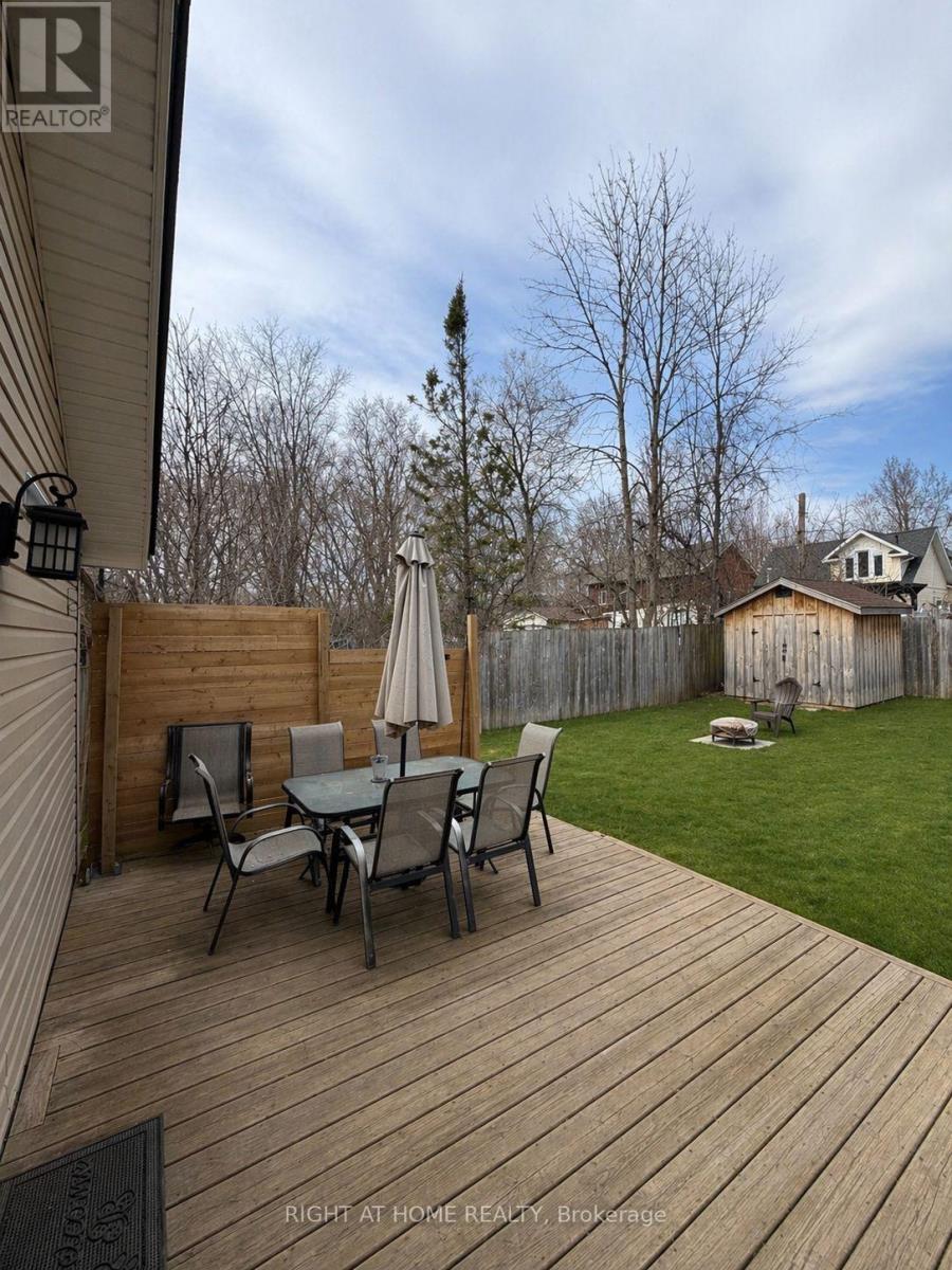 154 Garden Avenue, Georgina, Ontario  L4P 2L1 - Photo 10 - N13059232