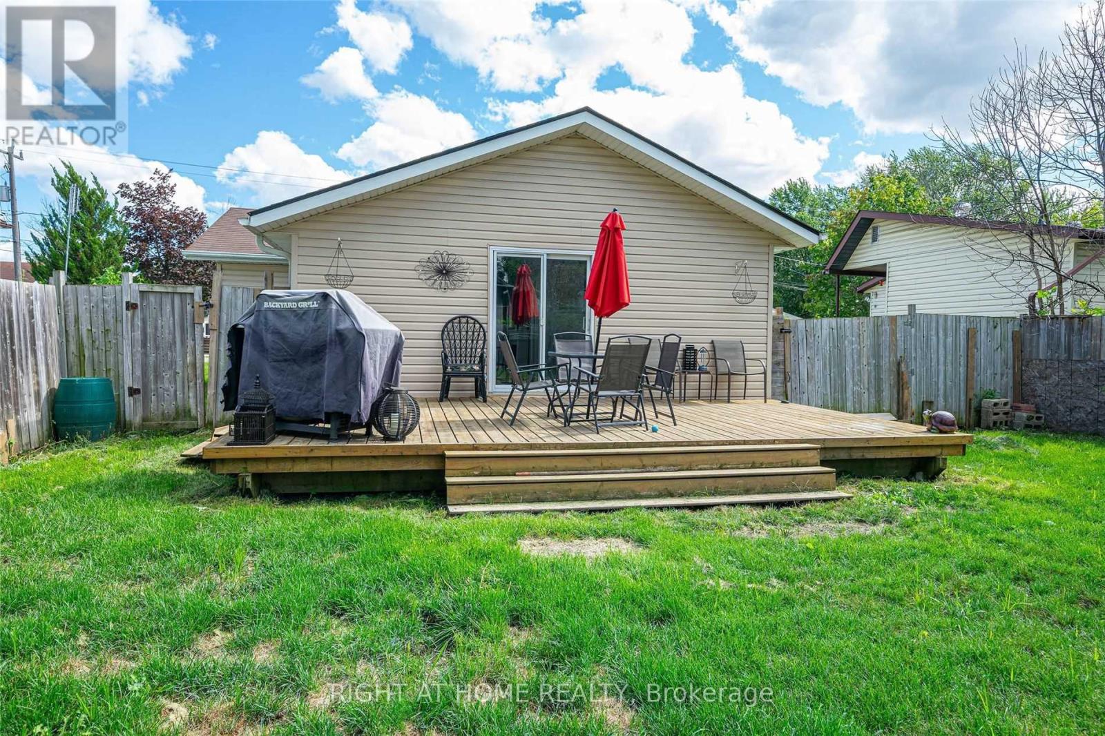 154 Garden Avenue, Georgina, Ontario  L4P 2L1 - Photo 12 - N13059232