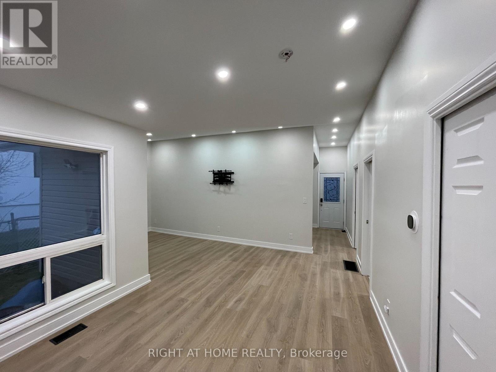 154 Garden Avenue, Georgina, Ontario  L4P 2L1 - Photo 5 - N13059232