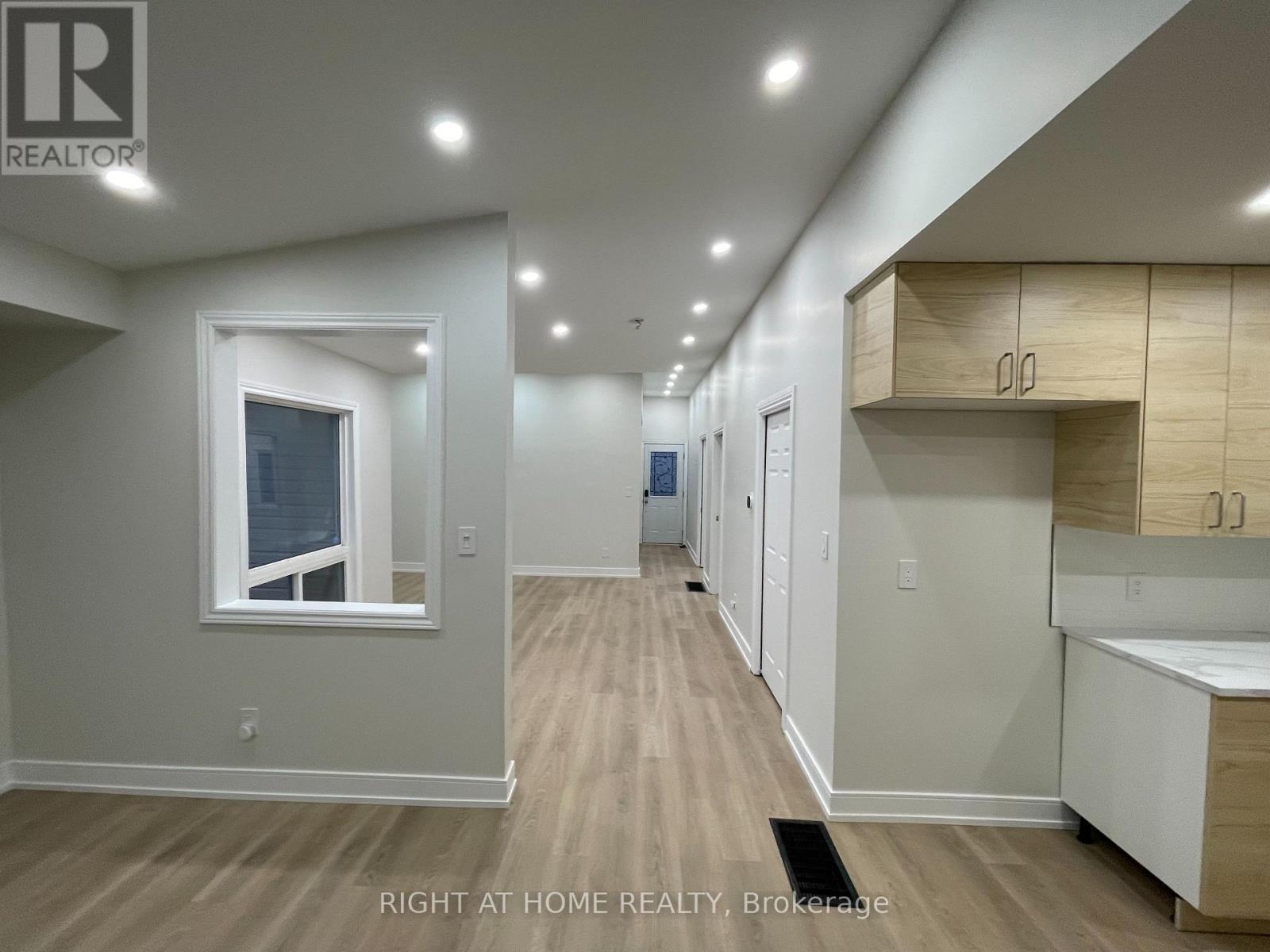 154 Garden Avenue, Georgina, Ontario  L4P 2L1 - Photo 6 - N13059232