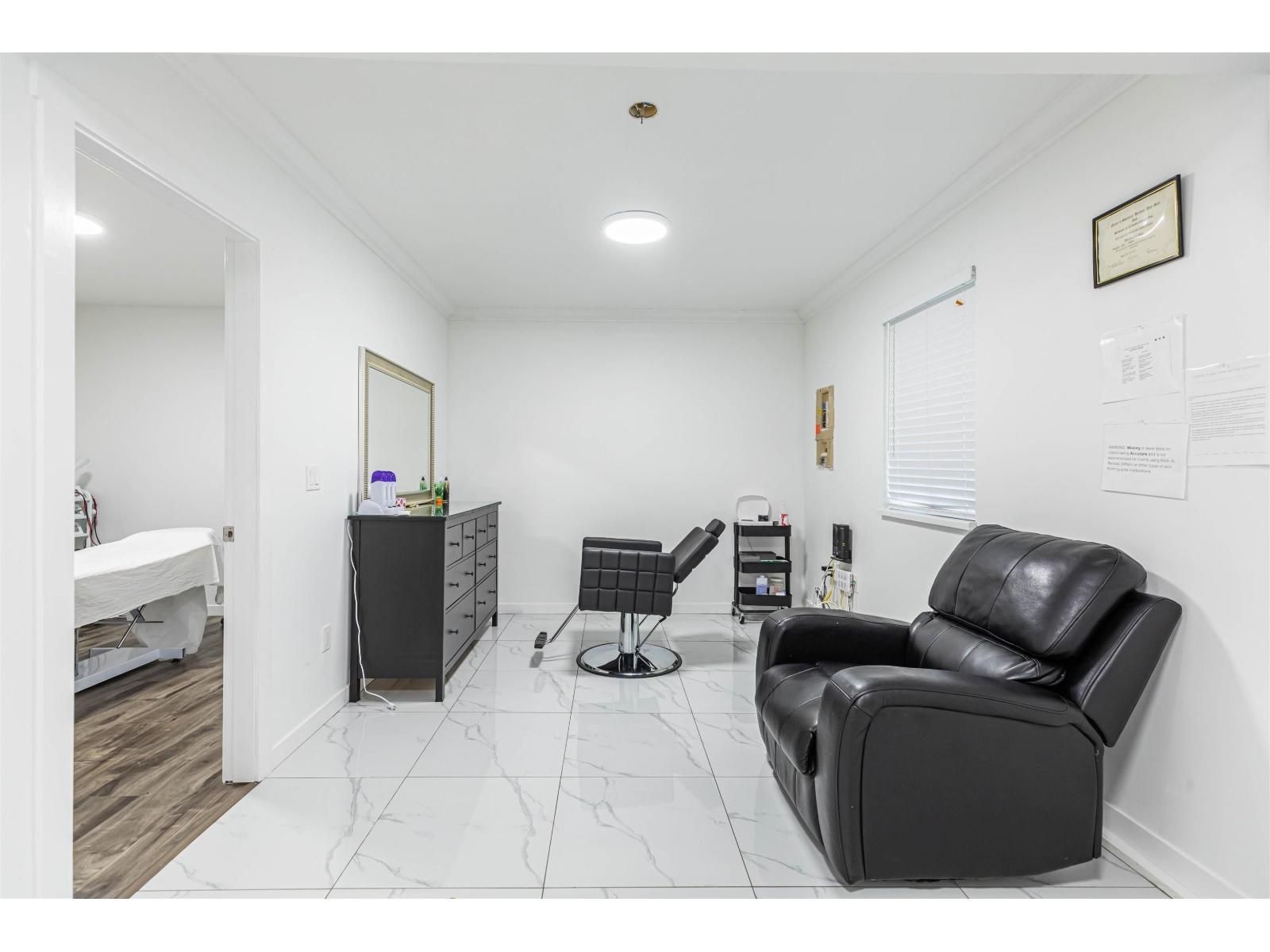 14312 69a Avenue, Surrey, British Columbia  V3W 0E2 - Photo 4 - R3116803