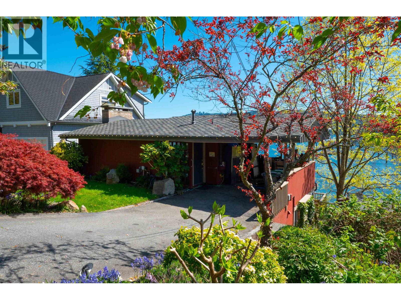 4455 HARRIS PLACE, North Vancouver, British Columbia