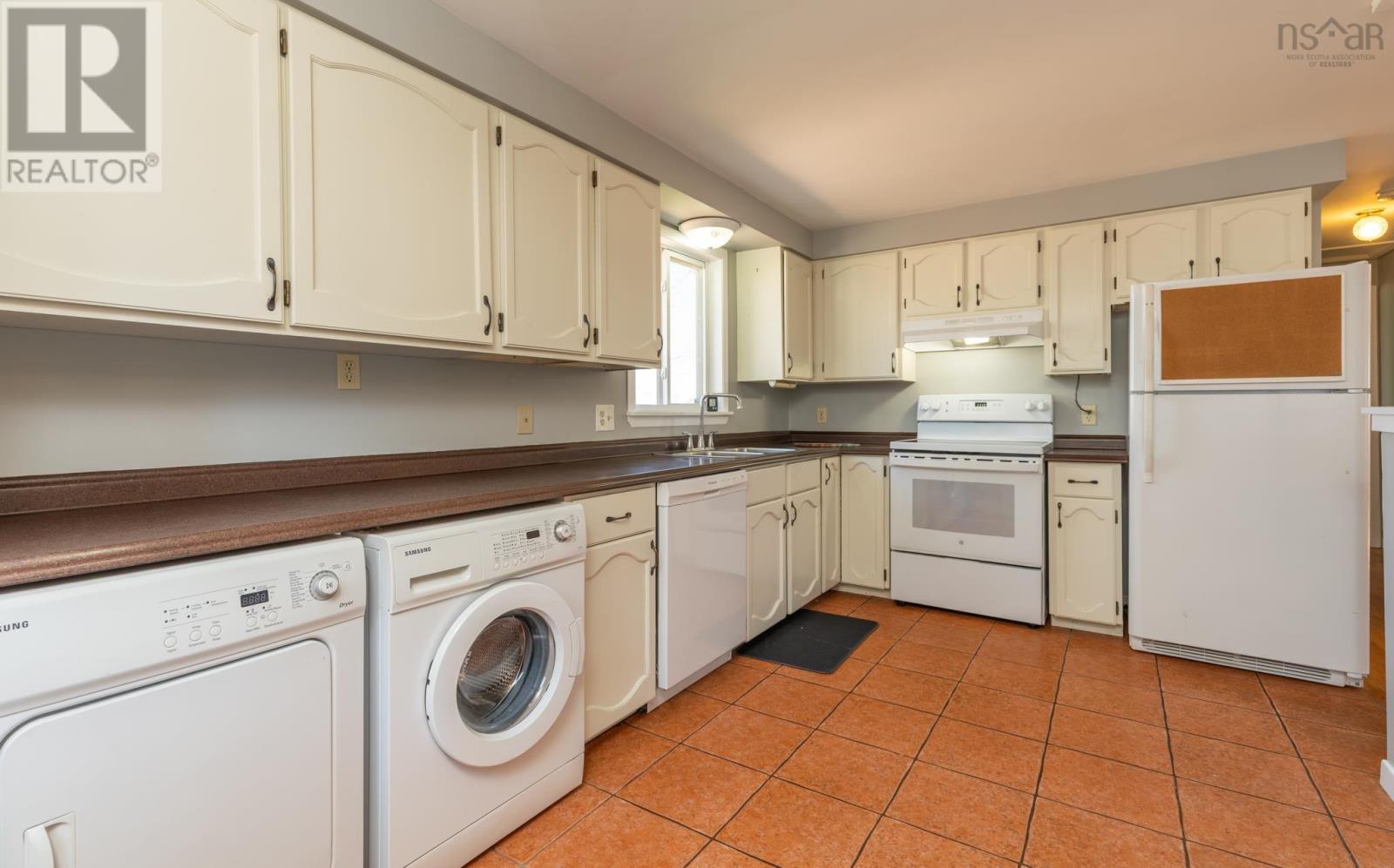 5 Whipple Street, Yarmouth, Nova Scotia  B5A 1W3 - Photo 16 - 202608677