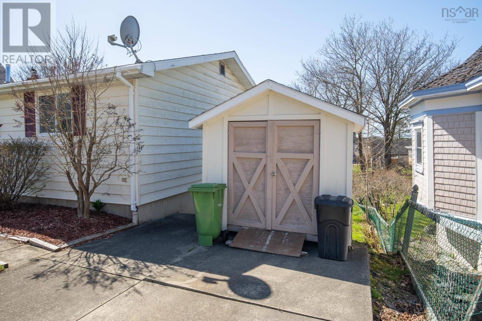 5 Whipple Street, Yarmouth, Nova Scotia  B5A 1W3 - Photo 12 - 202608677