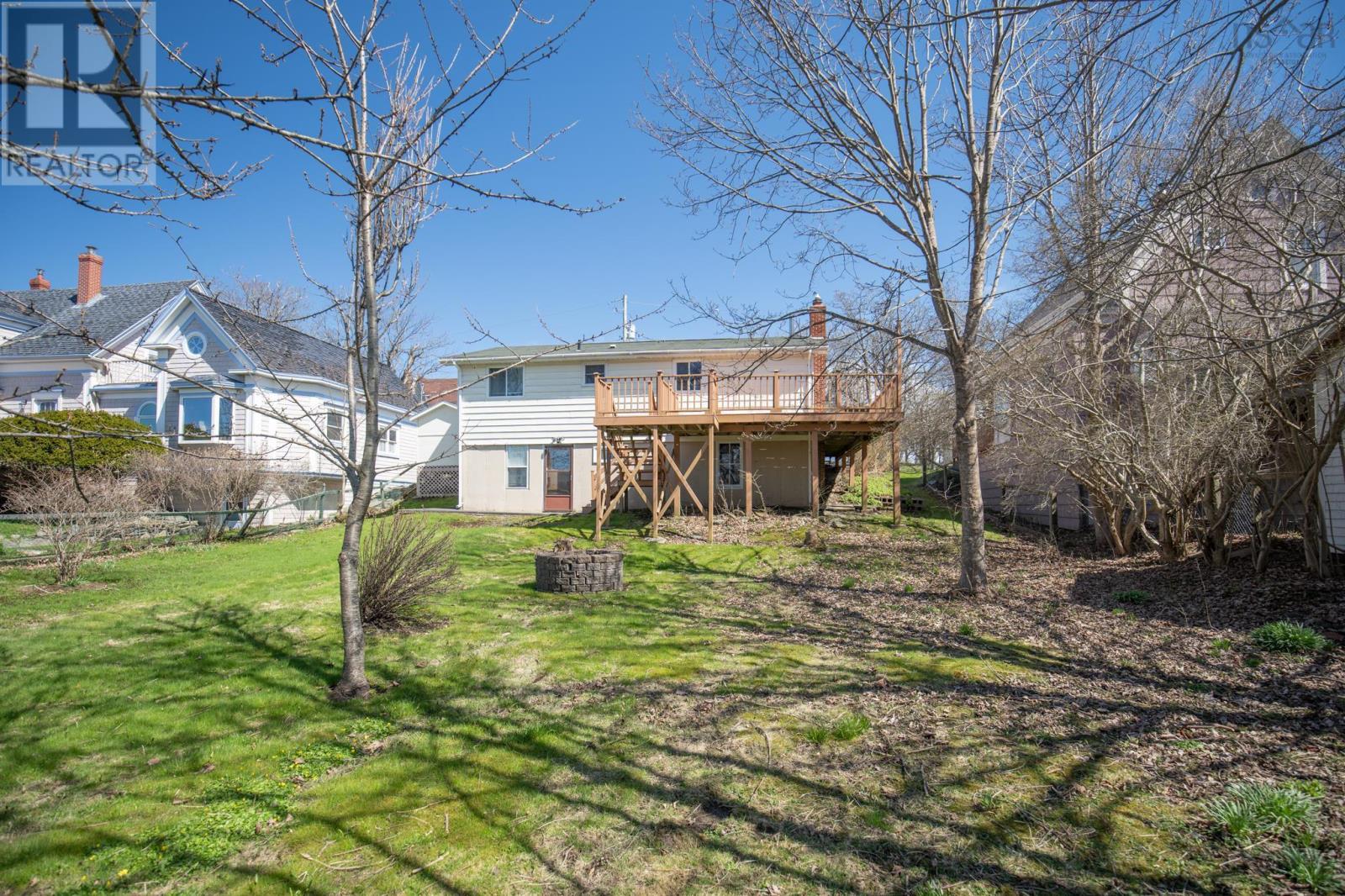 5 Whipple Street, Yarmouth, Nova Scotia  B5A 1W3 - Photo 10 - 202608677