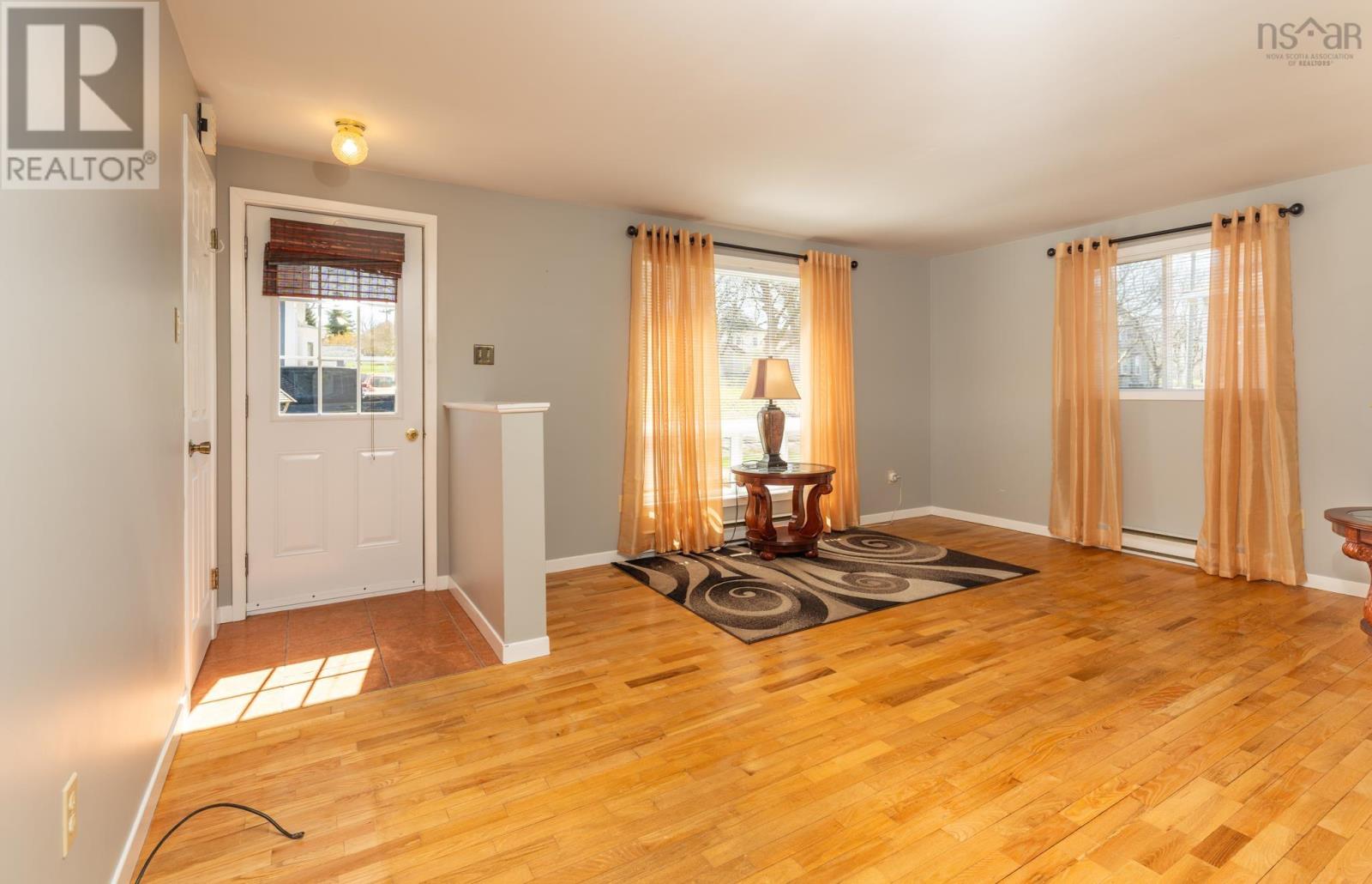 5 Whipple Street, Yarmouth, Nova Scotia  B5A 1W3 - Photo 21 - 202608677