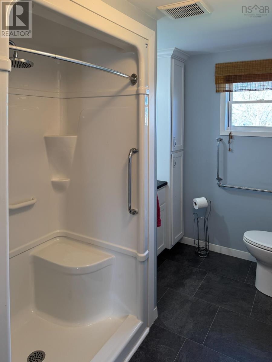 5 Whipple Street, Yarmouth, Nova Scotia  B5A 1W3 - Photo 25 - 202608677