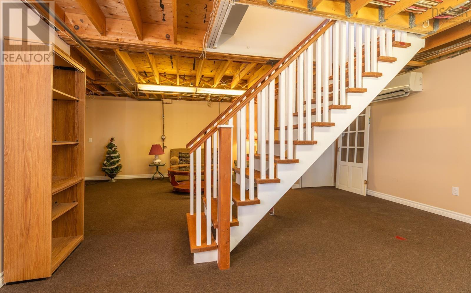 5 Whipple Street, Yarmouth, Nova Scotia  B5A 1W3 - Photo 32 - 202608677