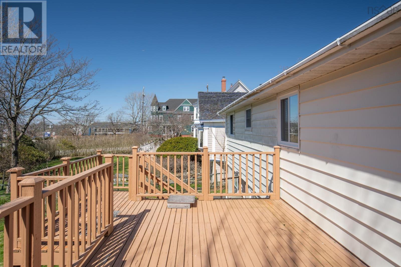 5 Whipple Street, Yarmouth, Nova Scotia  B5A 1W3 - Photo 8 - 202608677