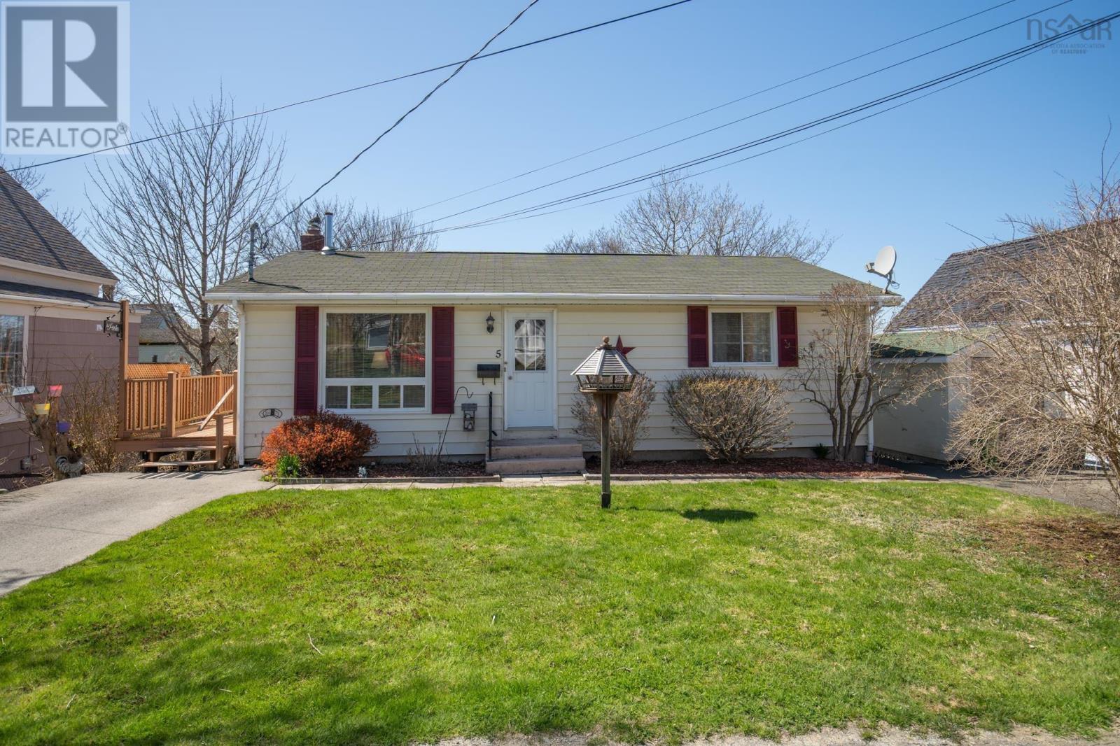 5 Whipple Street, Yarmouth, Nova Scotia