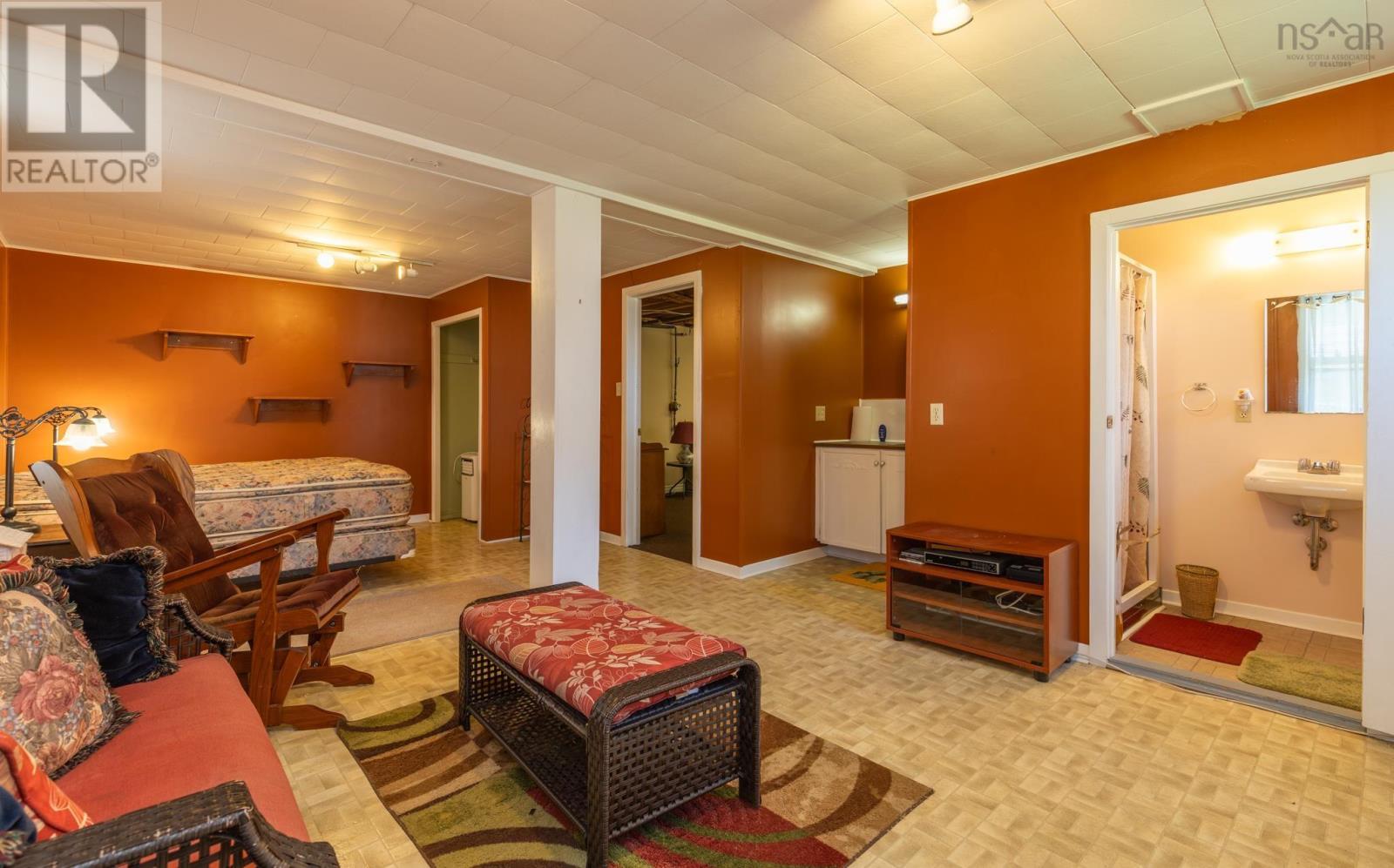 5 Whipple Street, Yarmouth, Nova Scotia  B5A 1W3 - Photo 35 - 202608677