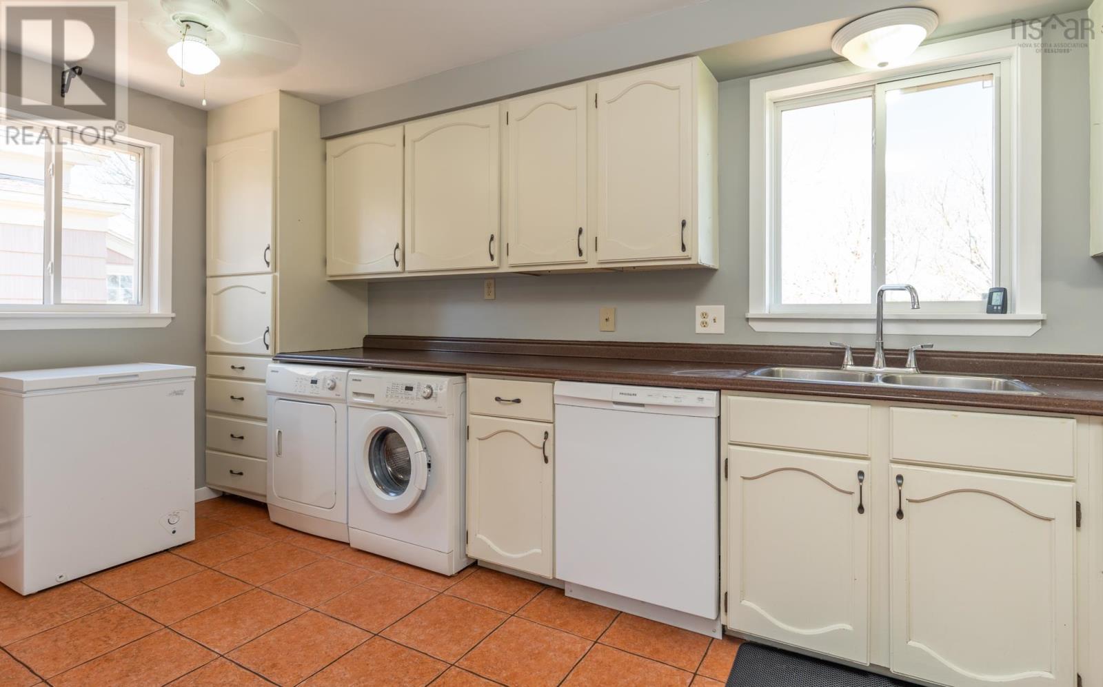 5 Whipple Street, Yarmouth, Nova Scotia  B5A 1W3 - Photo 15 - 202608677