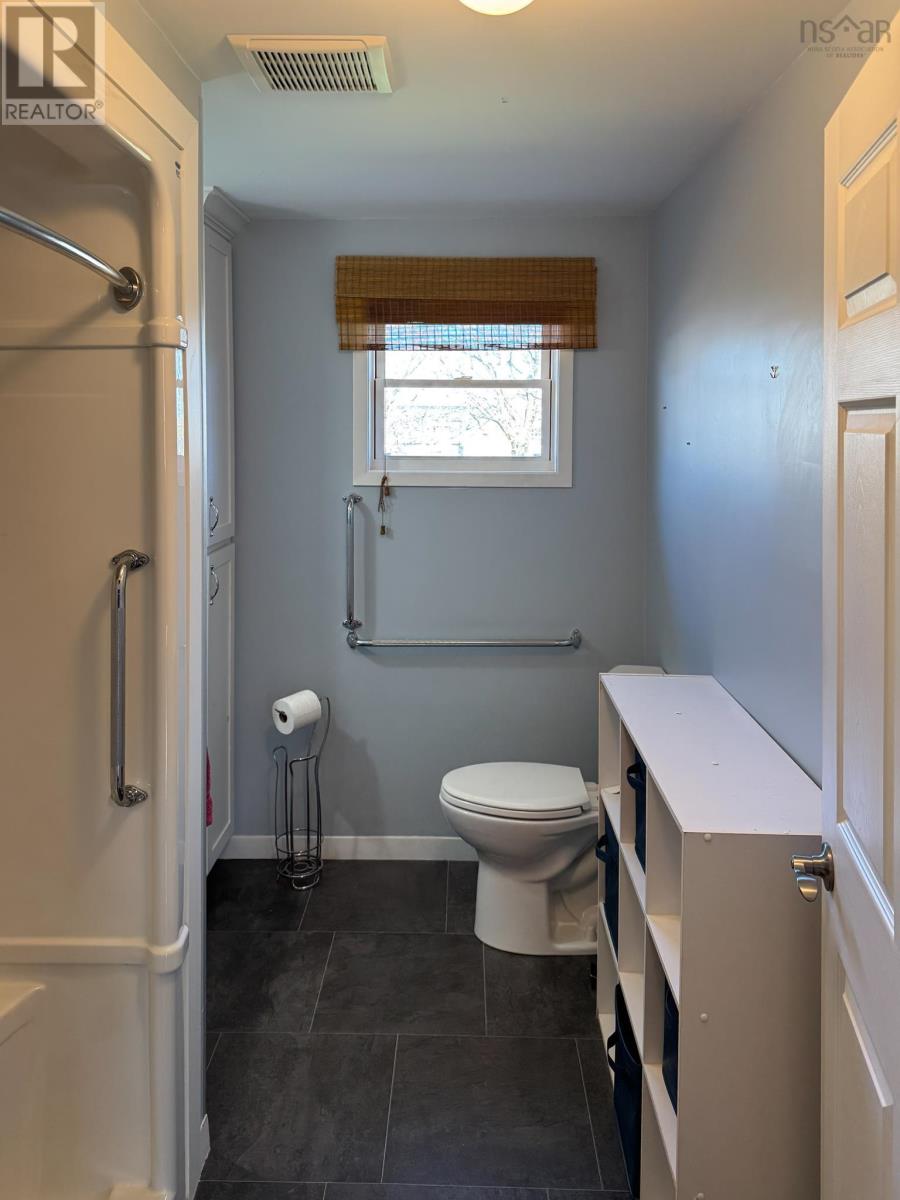 5 Whipple Street, Yarmouth, Nova Scotia  B5A 1W3 - Photo 24 - 202608677