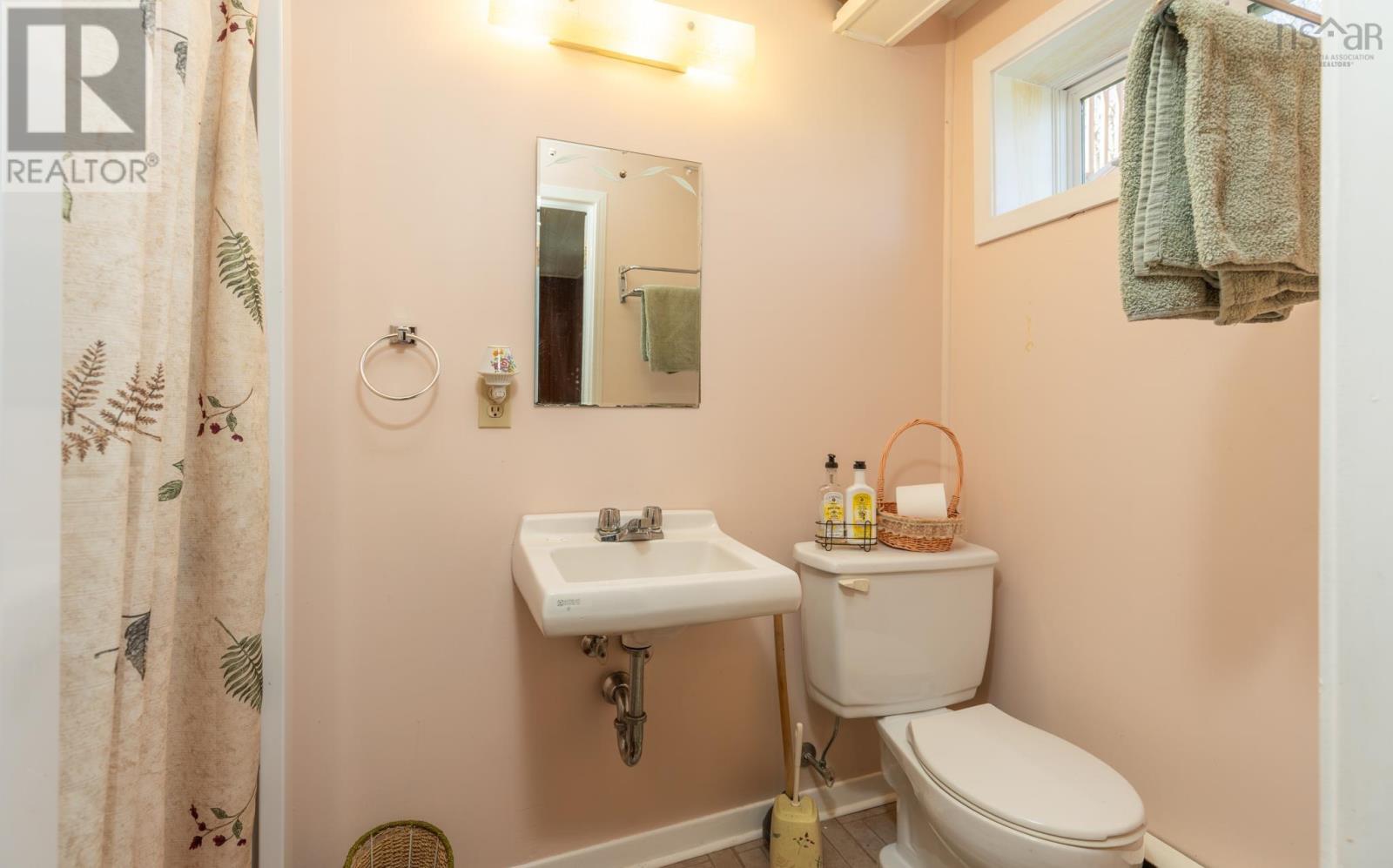 5 Whipple Street, Yarmouth, Nova Scotia  B5A 1W3 - Photo 39 - 202608677